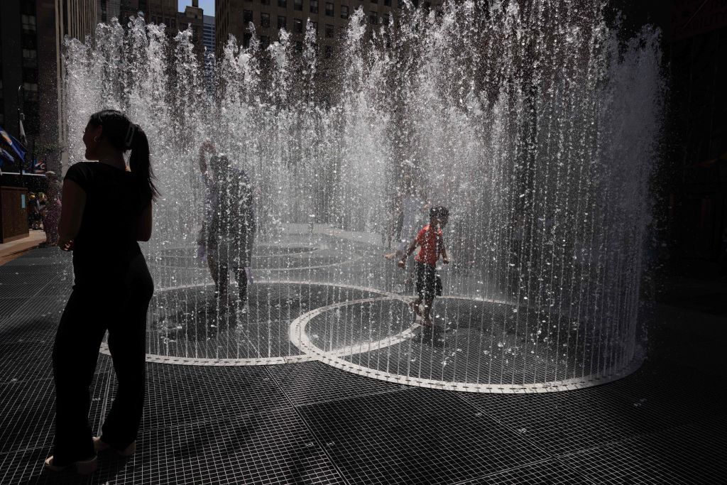 TOPSHOT-US-WEATHER-HEAT