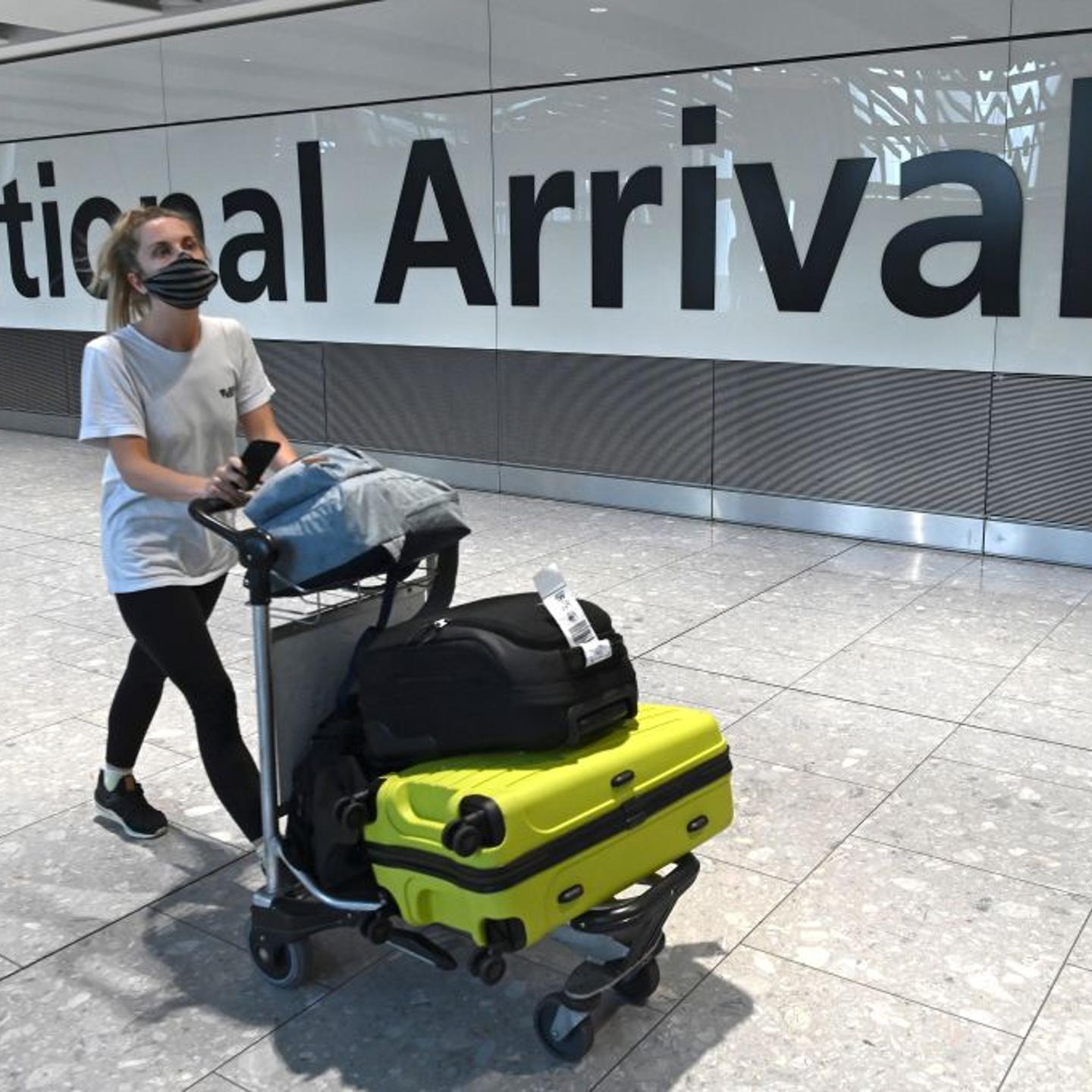 BRITAIN-HEALTH-VIRUS-TRANSPORT-TRAVEL