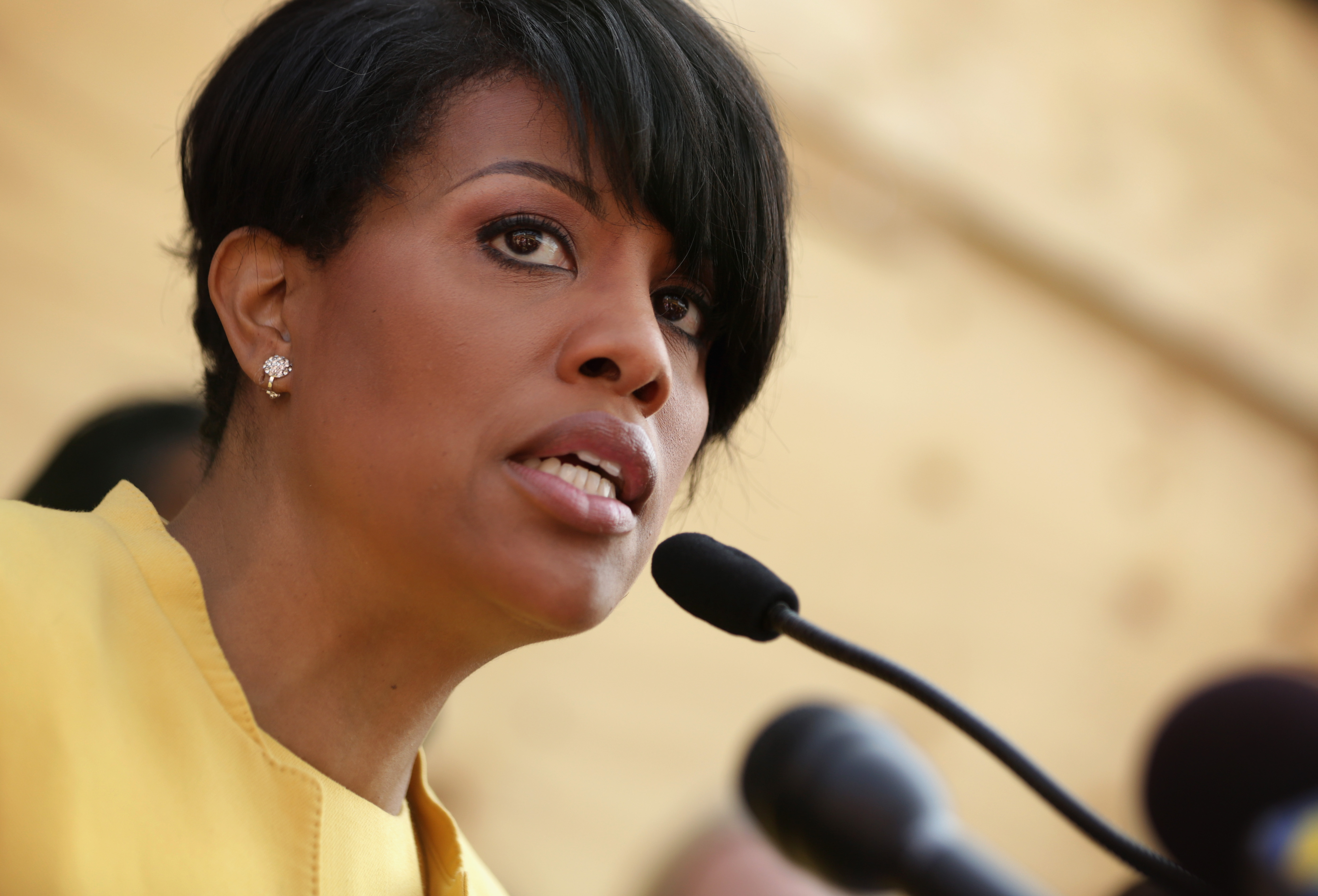 Mayor Stephanie Rawlings-Blake speaks during a news conference in front of the burned CVS in the Sandtown neighborhood May 7, 2015 in Baltimore, Maryland.
