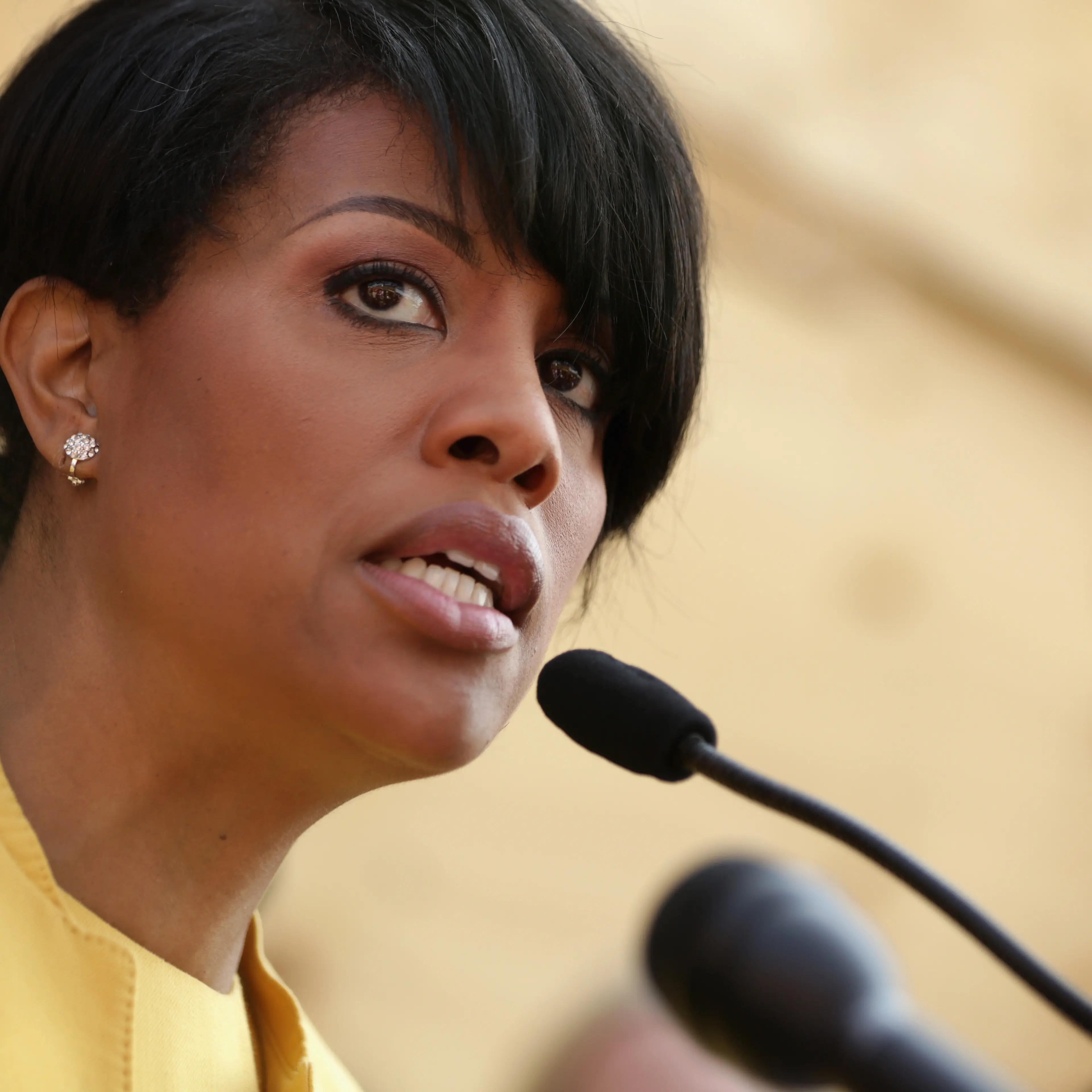 Mayor Stephanie Rawlings-Blake speaks during a news conference in front of the burned CVS in the Sandtown neighborhood May 7, 2015 in Baltimore, Maryland.