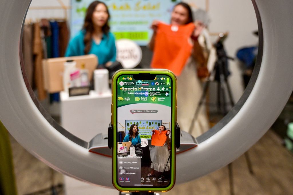 INDONESIA-INTERNET-ECONOMY-LIVESTREAMING-TIKTOK