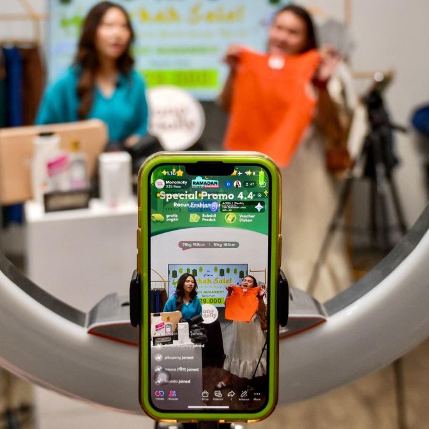 INDONESIA-INTERNET-ECONOMY-LIVESTREAMING-TIKTOK