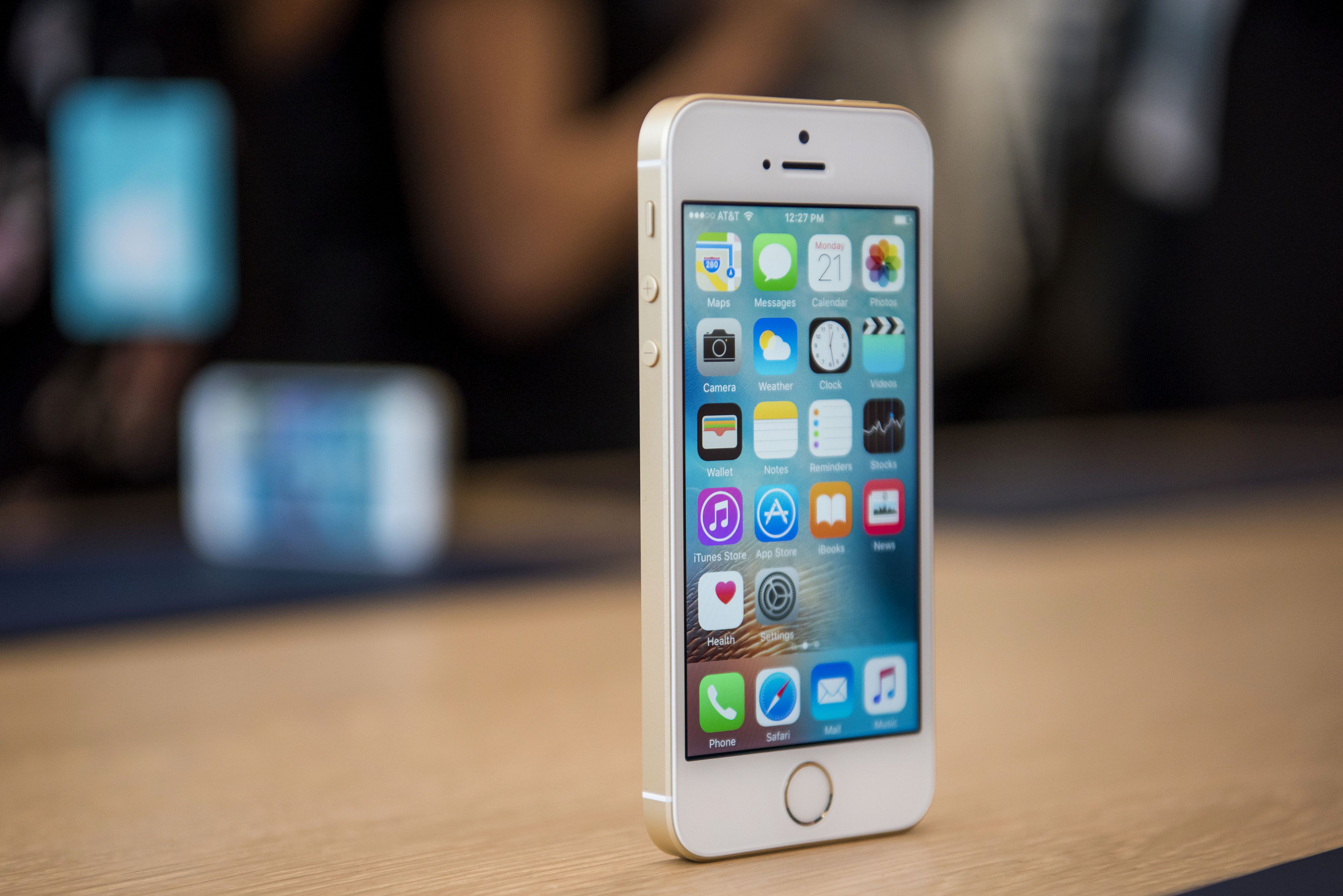 The new Apple Inc. iPhone SE smartphone is displayed after an event in Cupertino, California, U.S., on Monday, March 21, 2016.