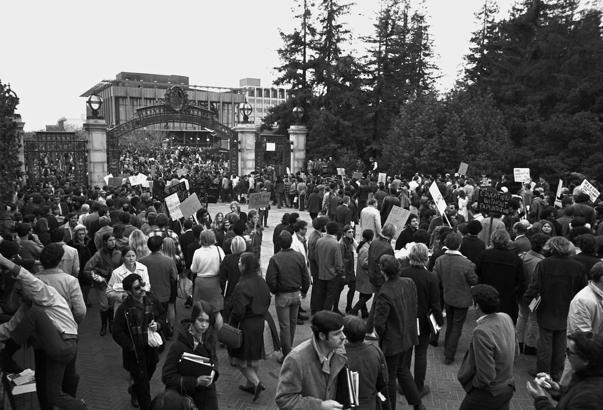 Students Picket On Berkeley Campus