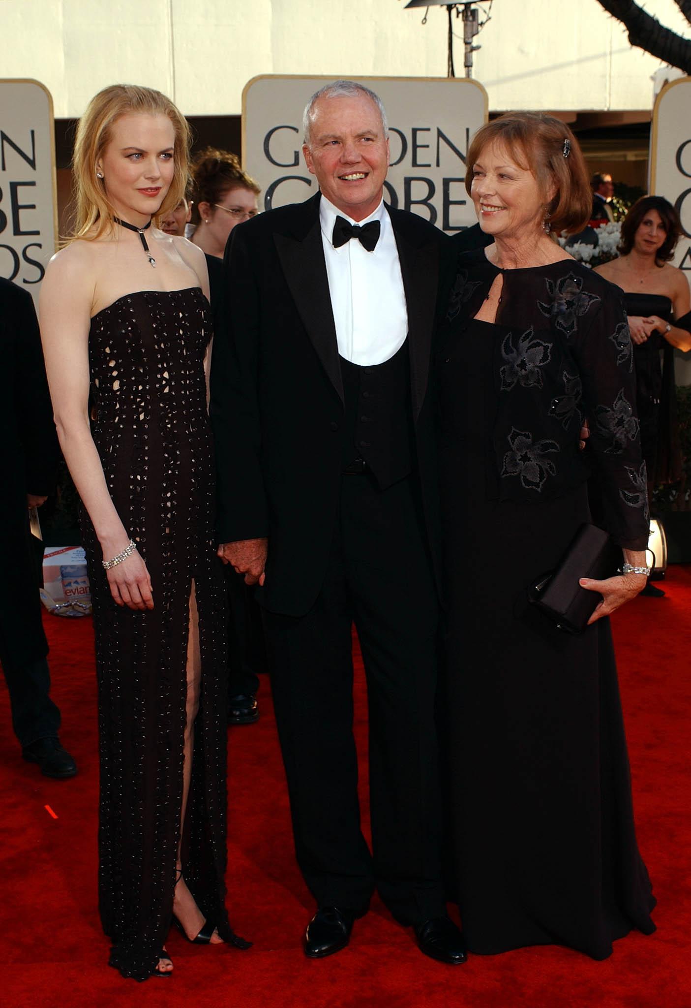 Australian actress Nicole Kidman (L) and her paren
