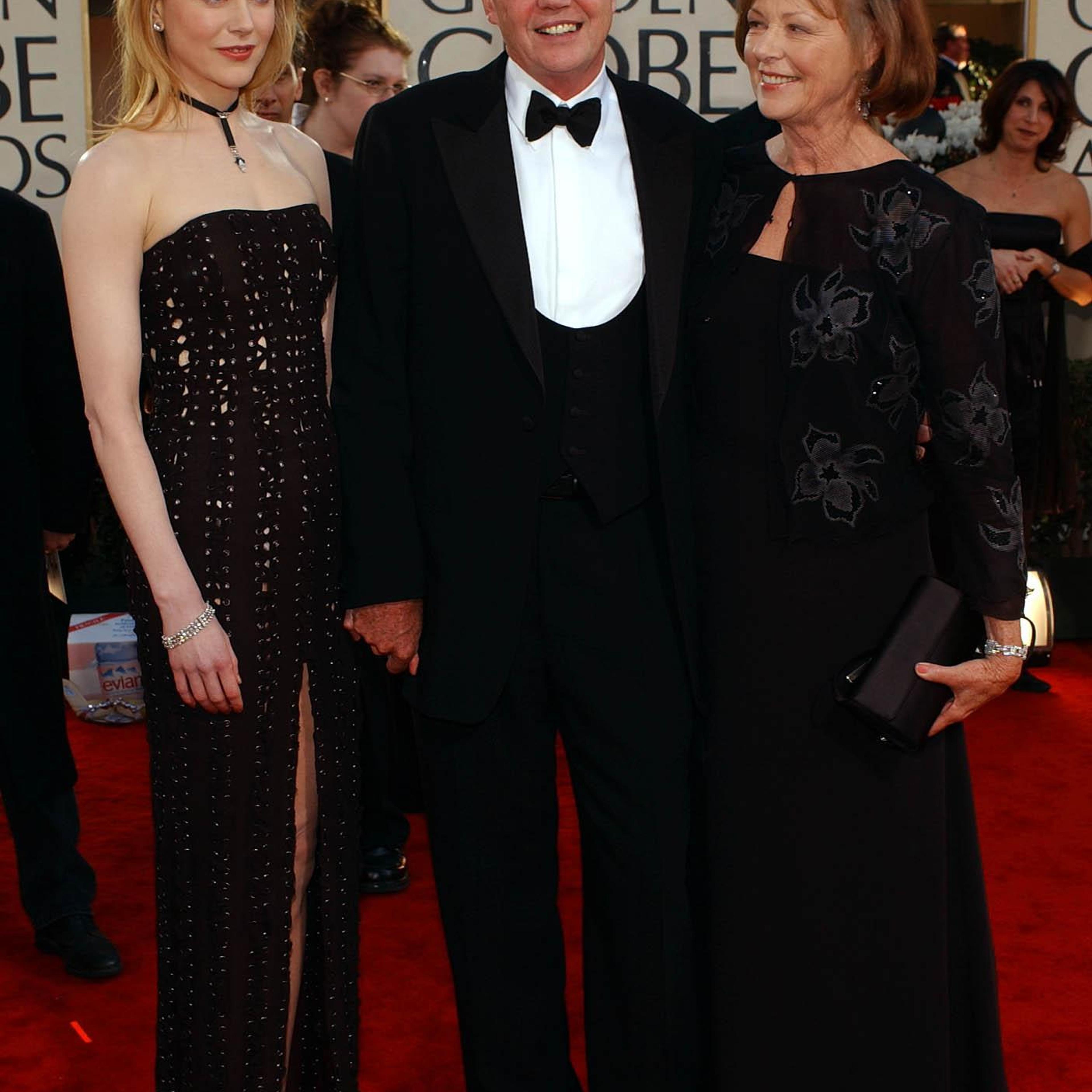 Australian actress Nicole Kidman (L) and her paren