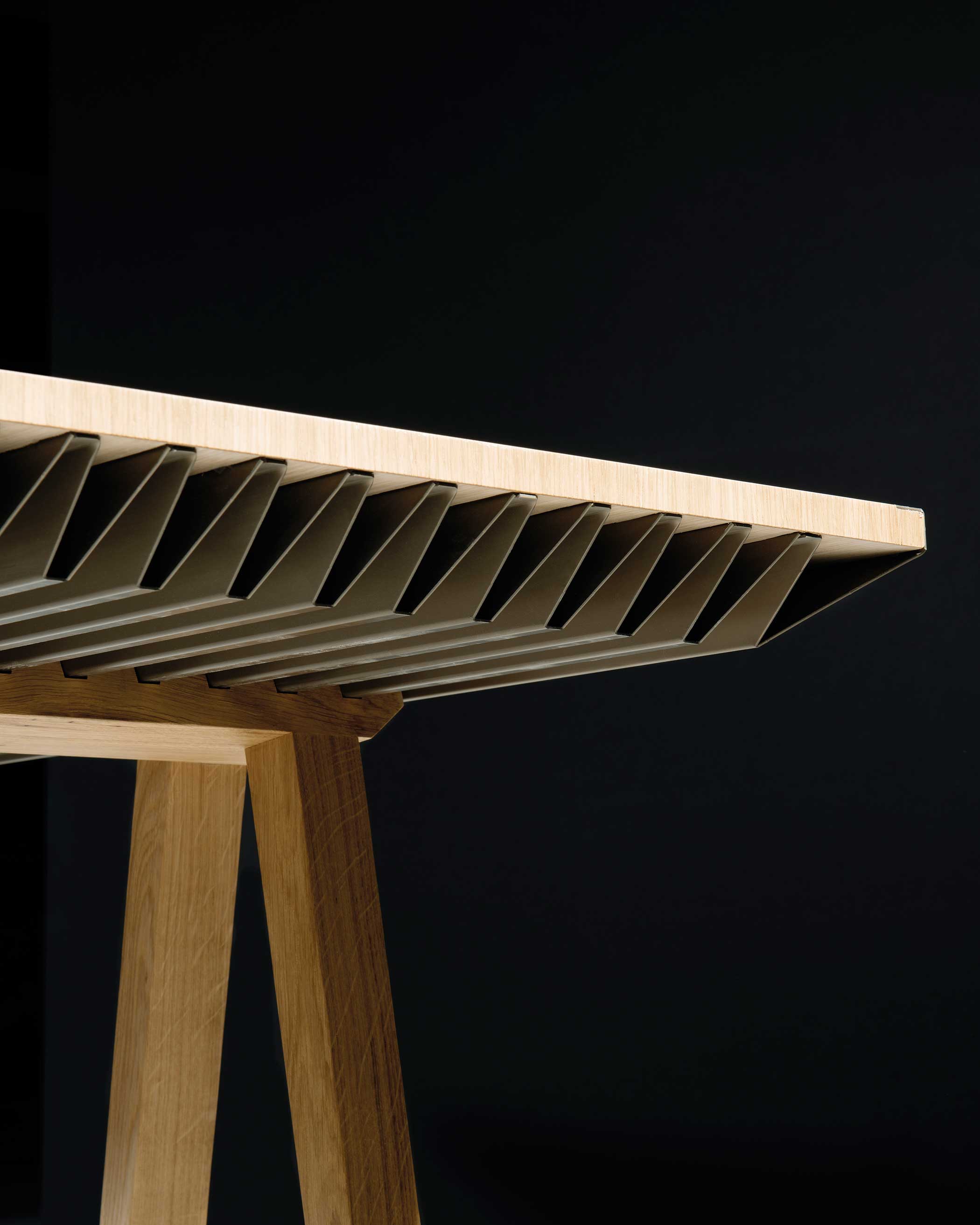ZEF Climactic Table: This Zero Energy Table Cuts AC and Heating Costs