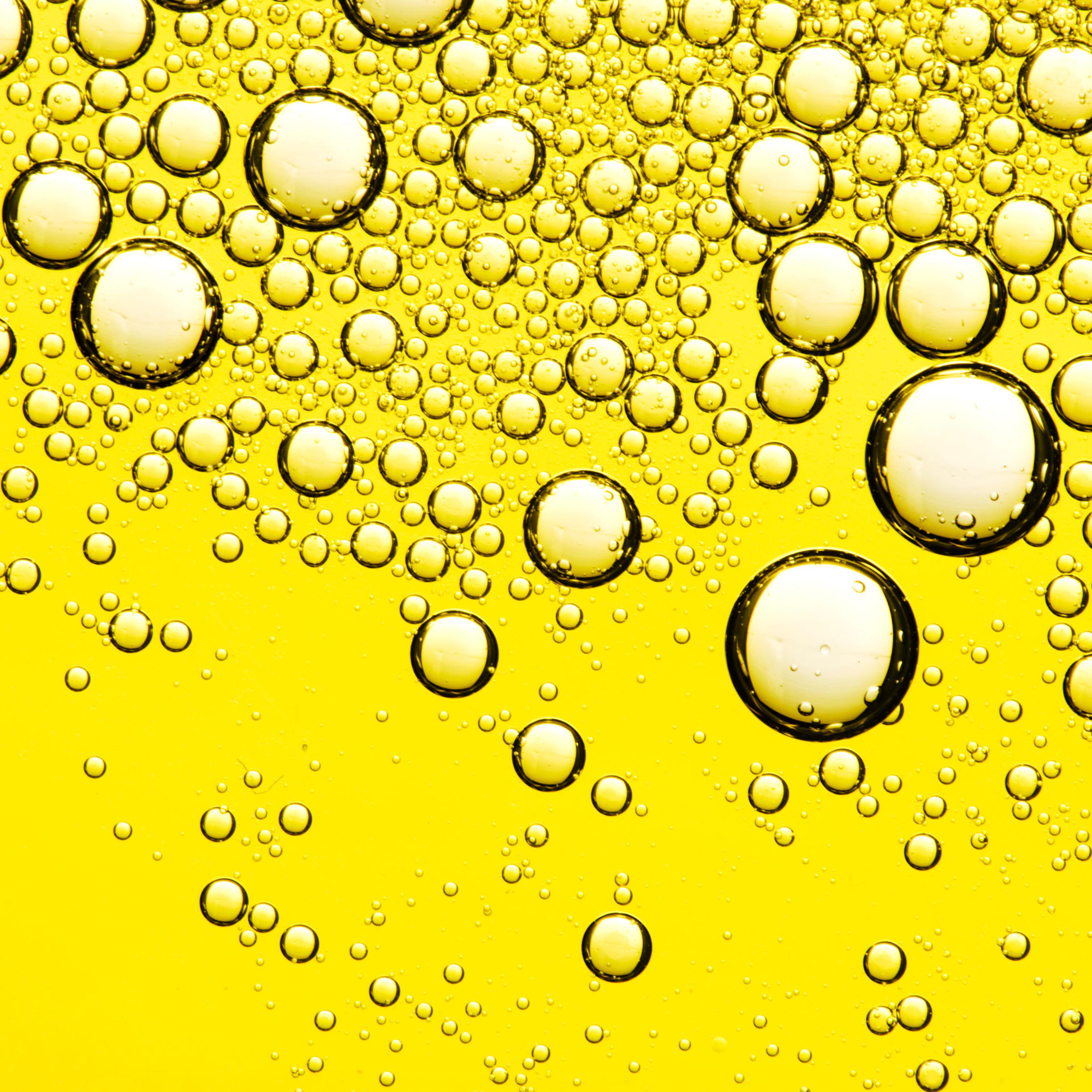 Bubbles in olive oil