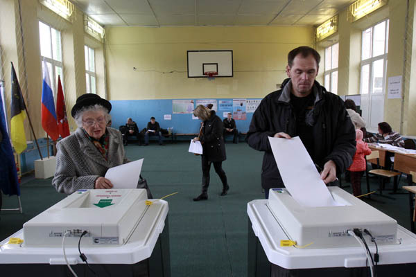 Russia: Leaked Documents Reveal Strategy of Managed Democracy