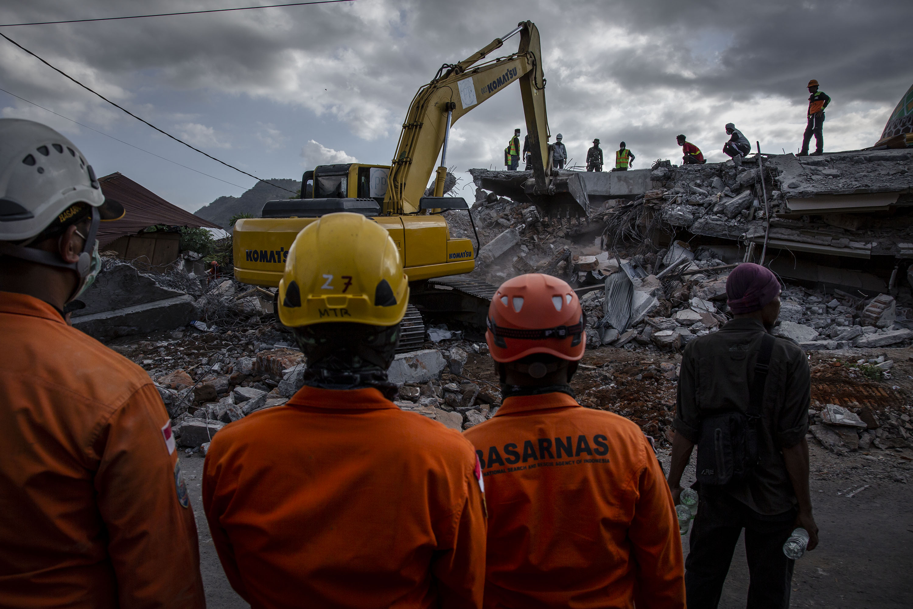 Powerful Earthquake Strikes Indonesia's Lombok Island