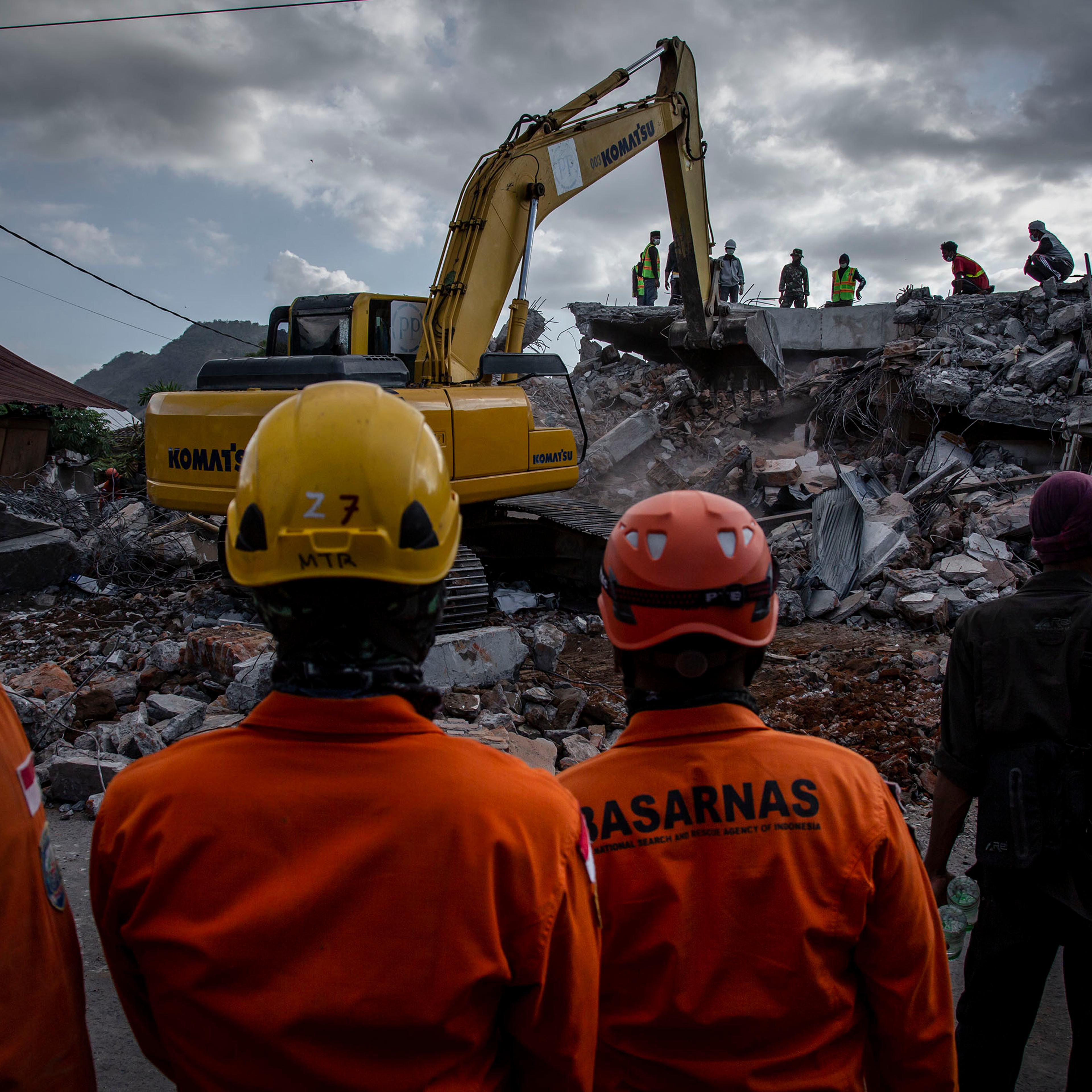 Powerful Earthquake Strikes Indonesia's Lombok Island