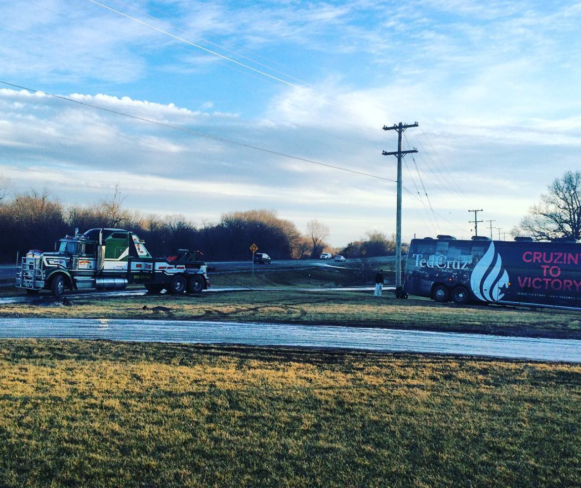 Ted Cruz campaign bus stuck in the mud in Iowa.