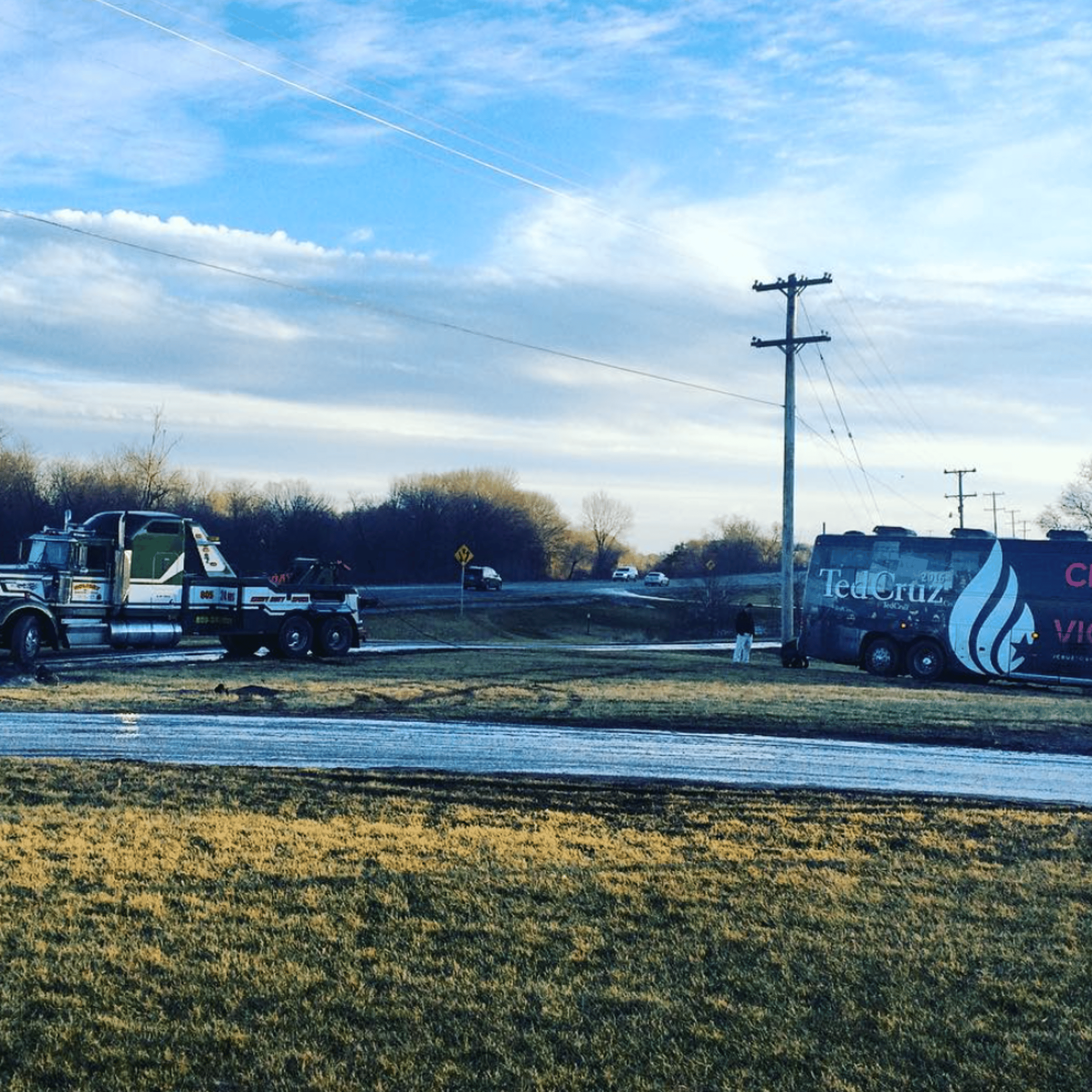 Ted Cruz campaign bus stuck in the mud in Iowa.
