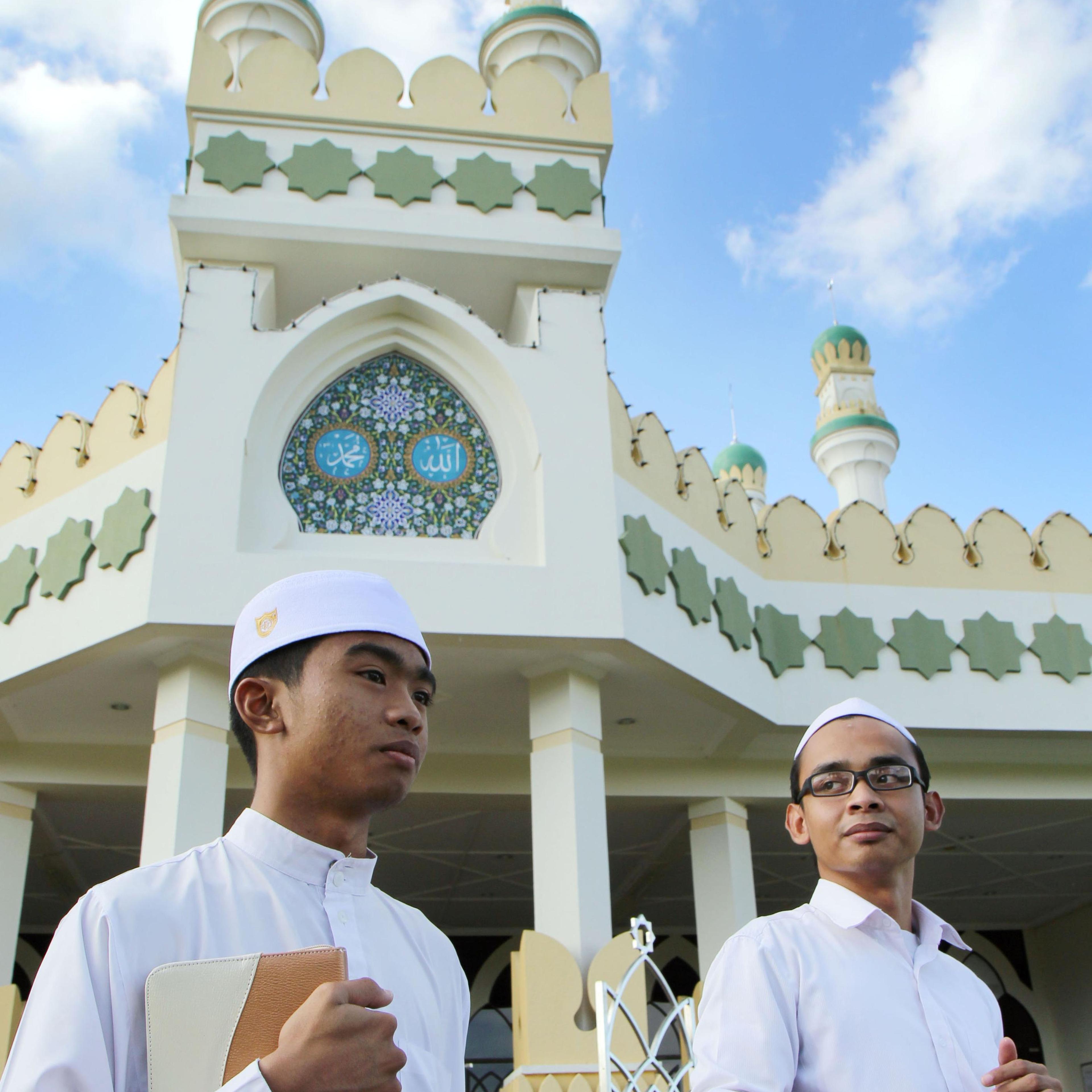 Young Muslims visit mosque in Brunei capital