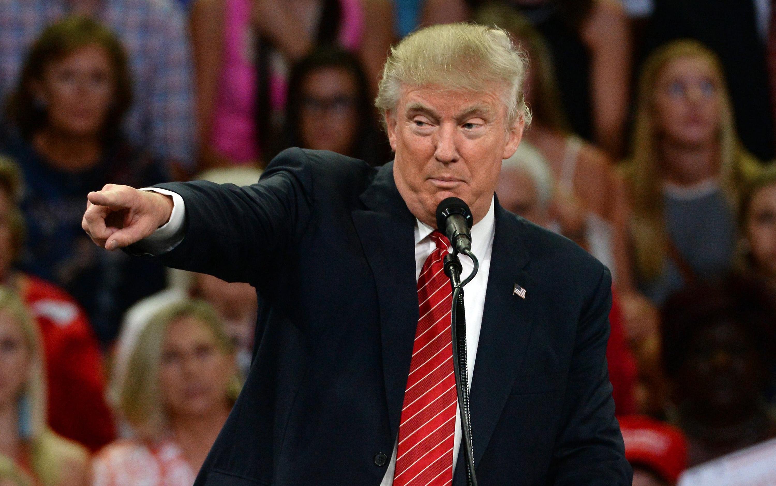 Trump says ëSecond Amendment peopleí might be able to prevent Clinton from naming justices