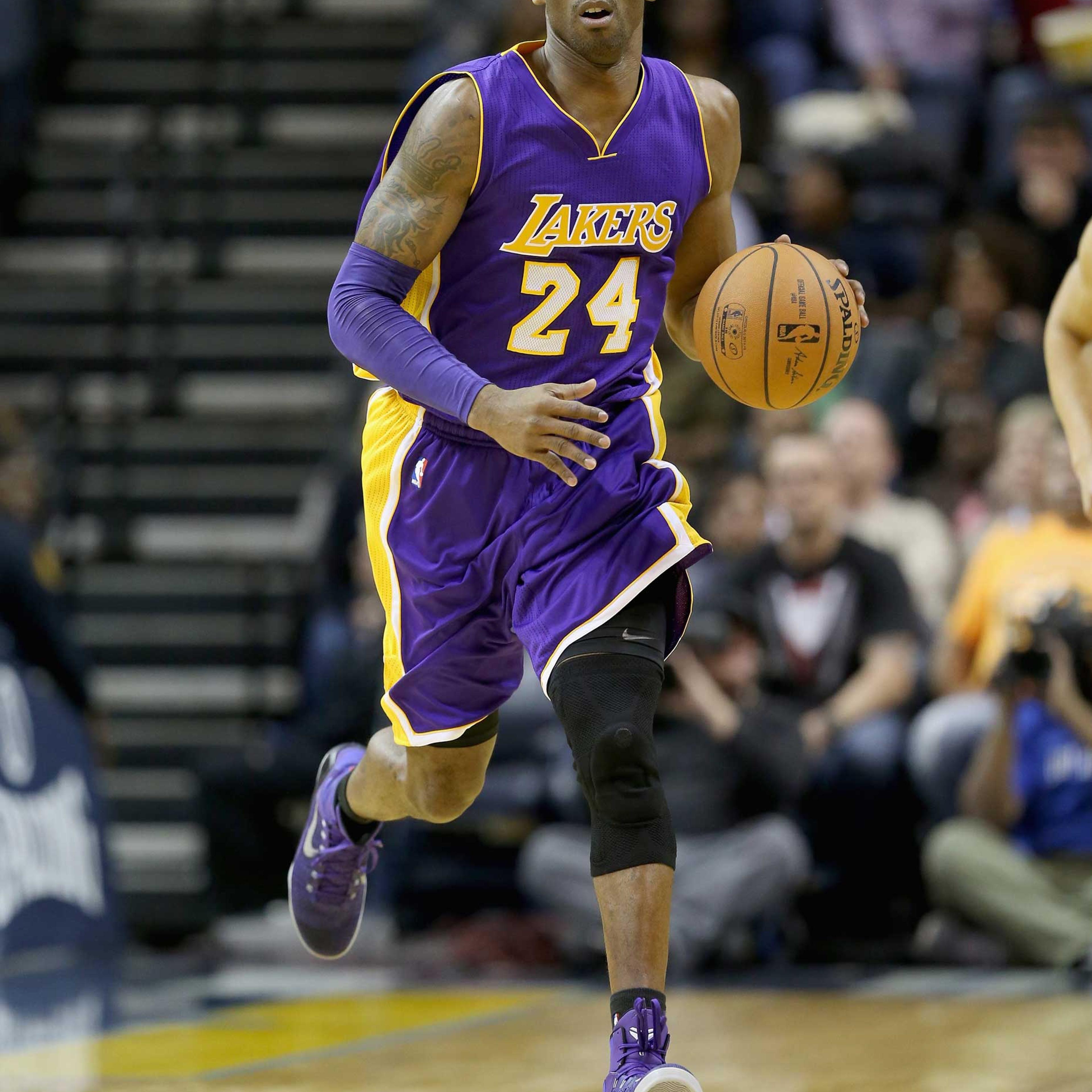 Kobe Bryant #24 of the Los Angeles Lakes dribbles the ball during the game against the Memphis Grizzlies at FedExForum on Nov.11, 2014 in Memphis, Tenn.