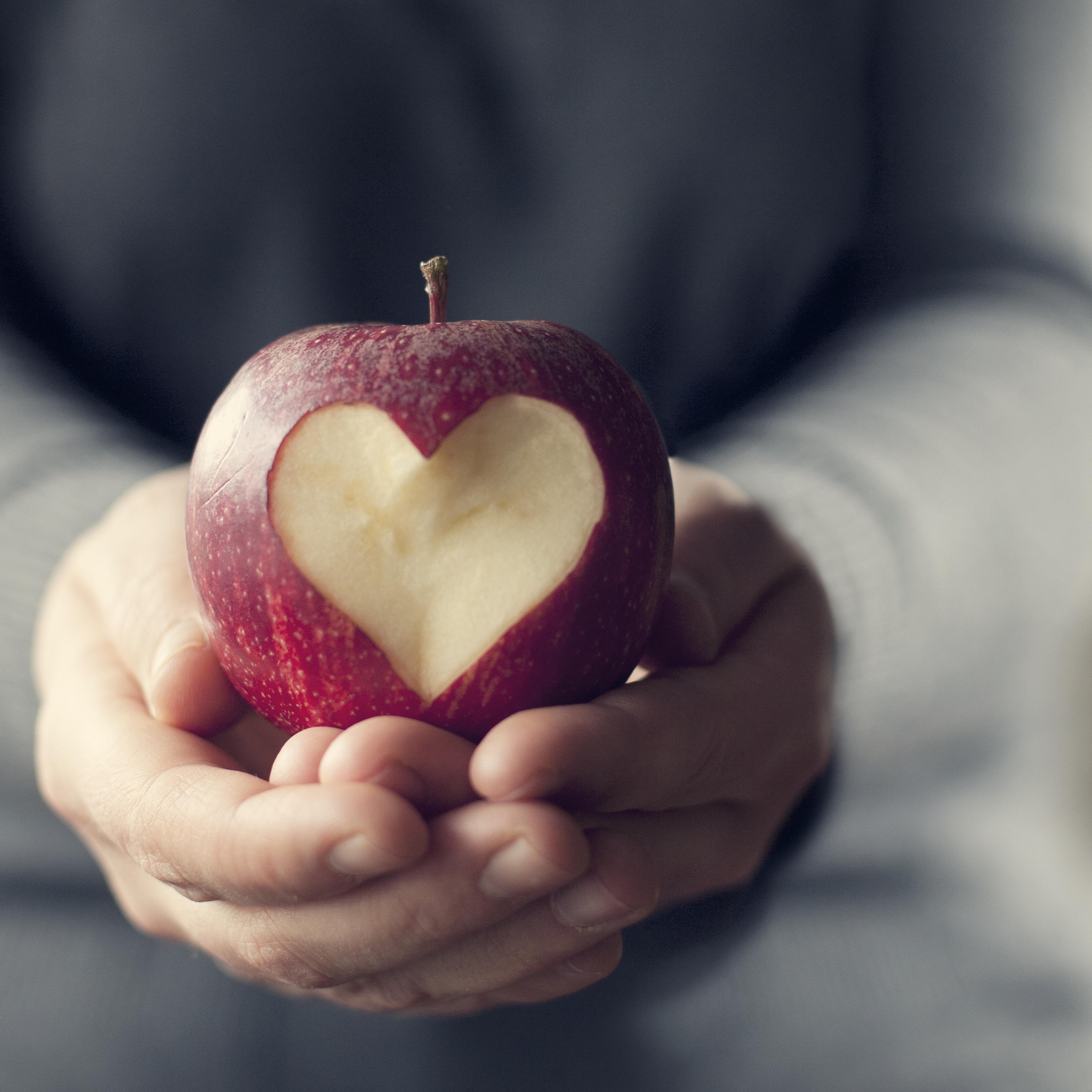 apple-with-heart