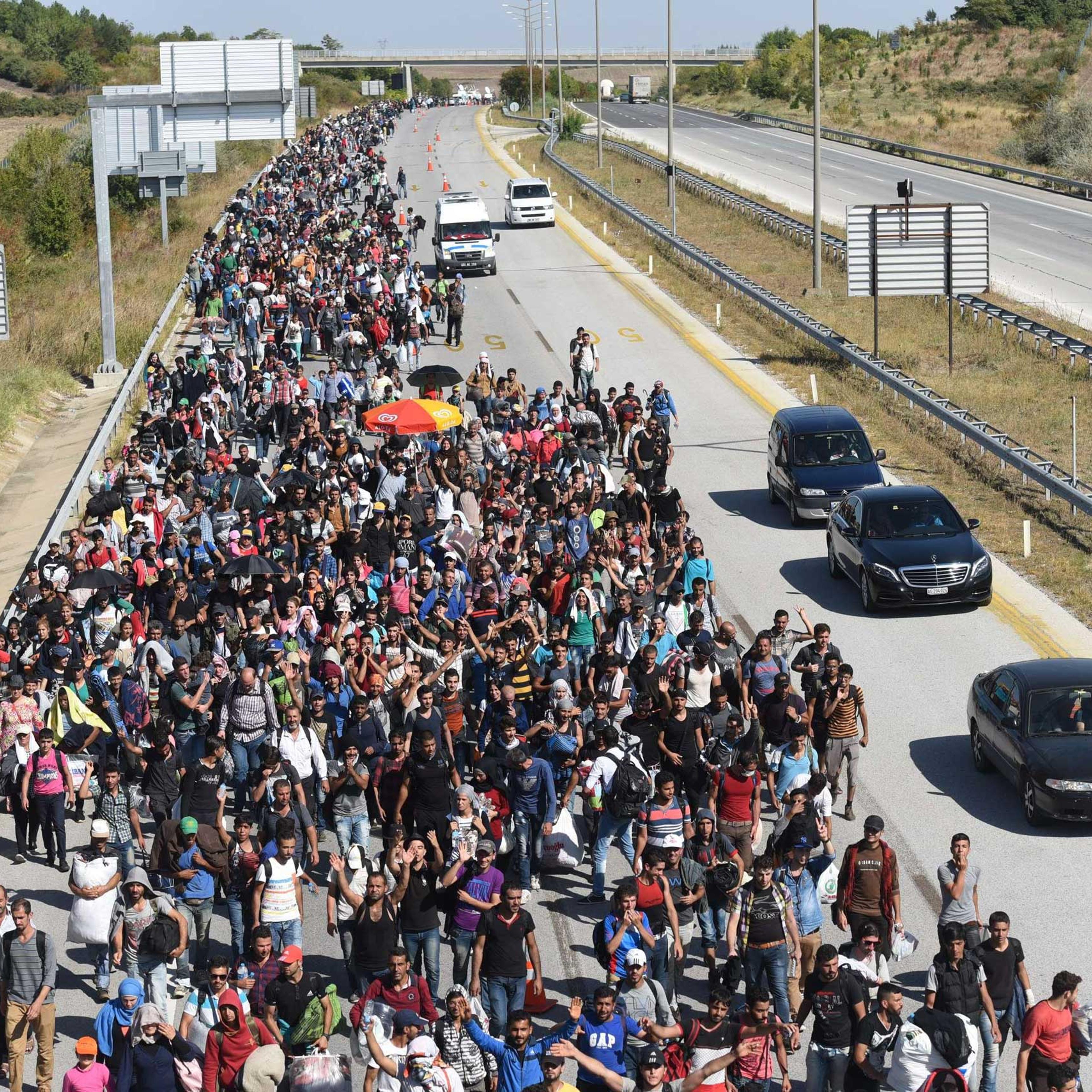 migrants refugees march Turkey