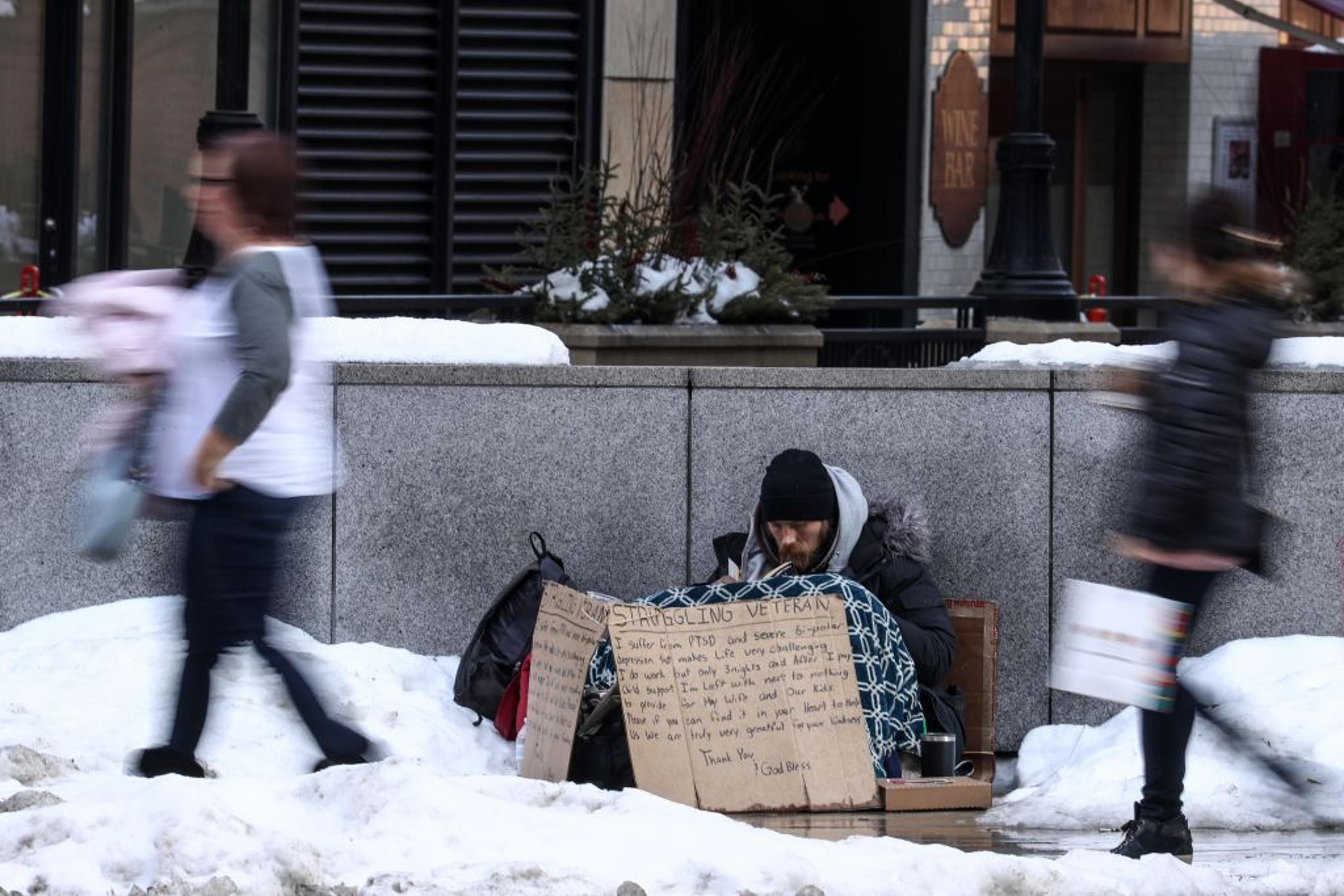Freezing weather threatens lives of homeless in USA