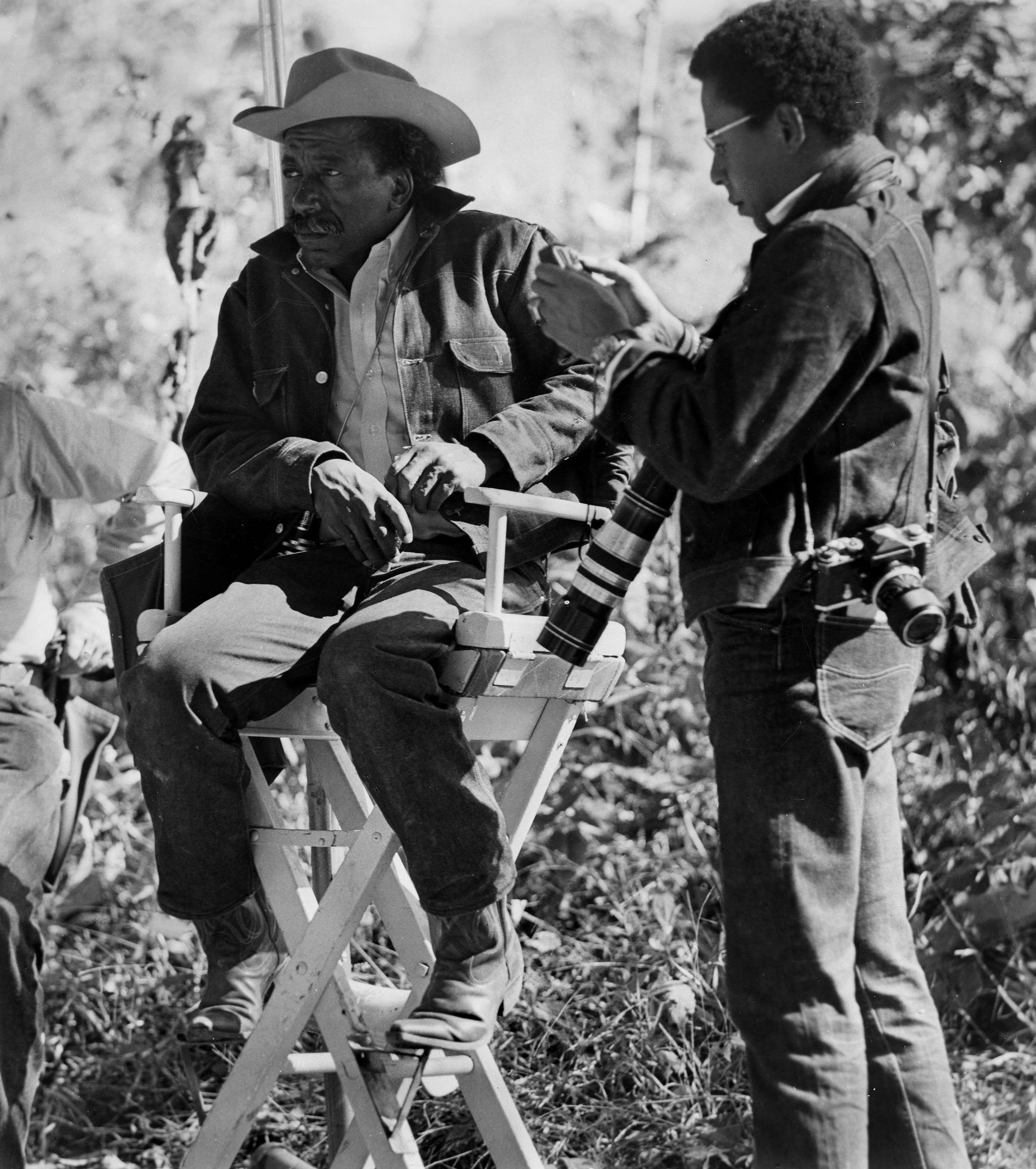 Publicity still portrait of American directors Gordon Parks Sr and his son Gordon Parks Jr on the set of the Warner Bros. film 'The Learning Tree,' circa 1969.