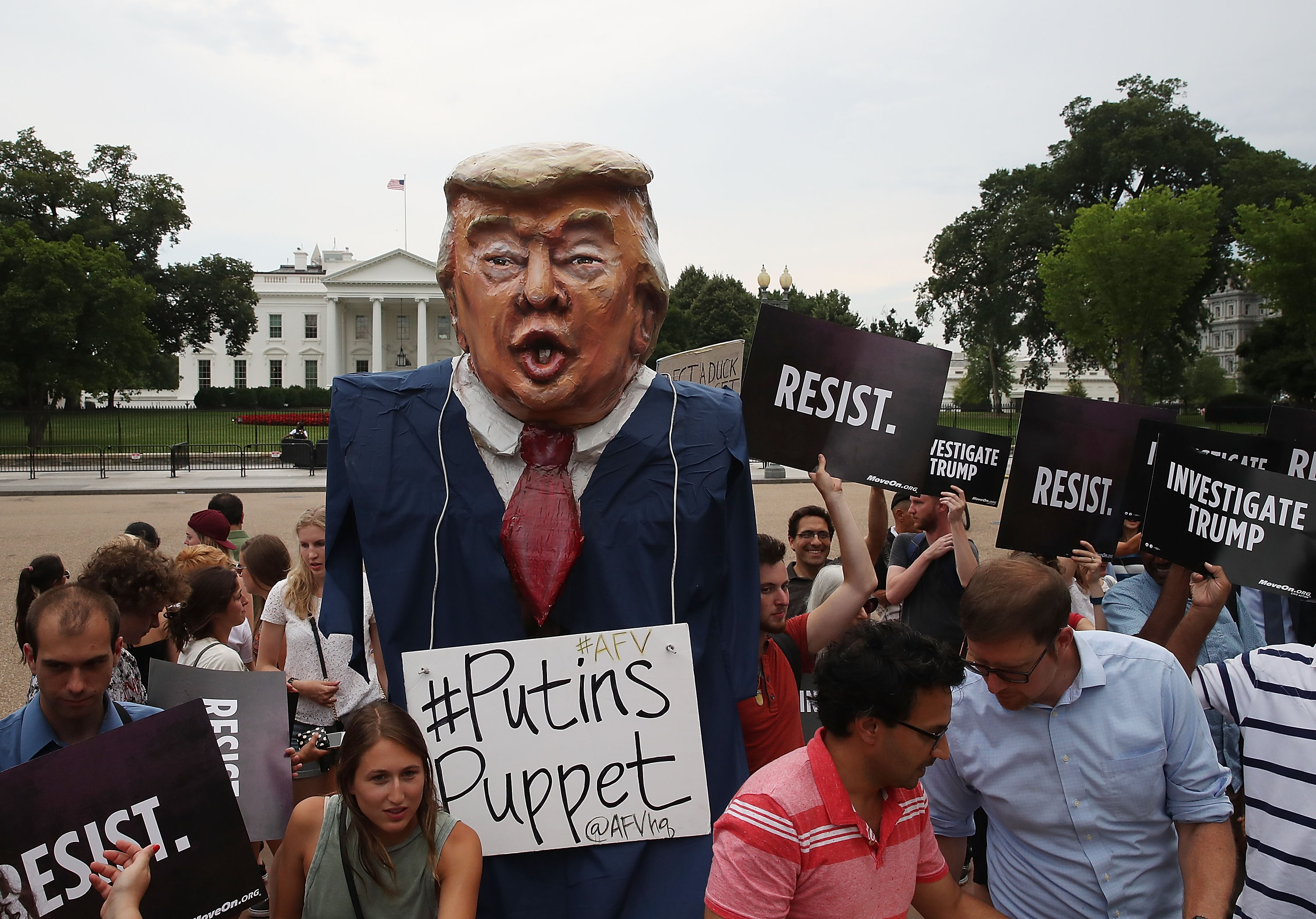Protesters Outside The White House Demand An Investigation Into Donald Trump Jr.'s Meeting With Russian Lawyer