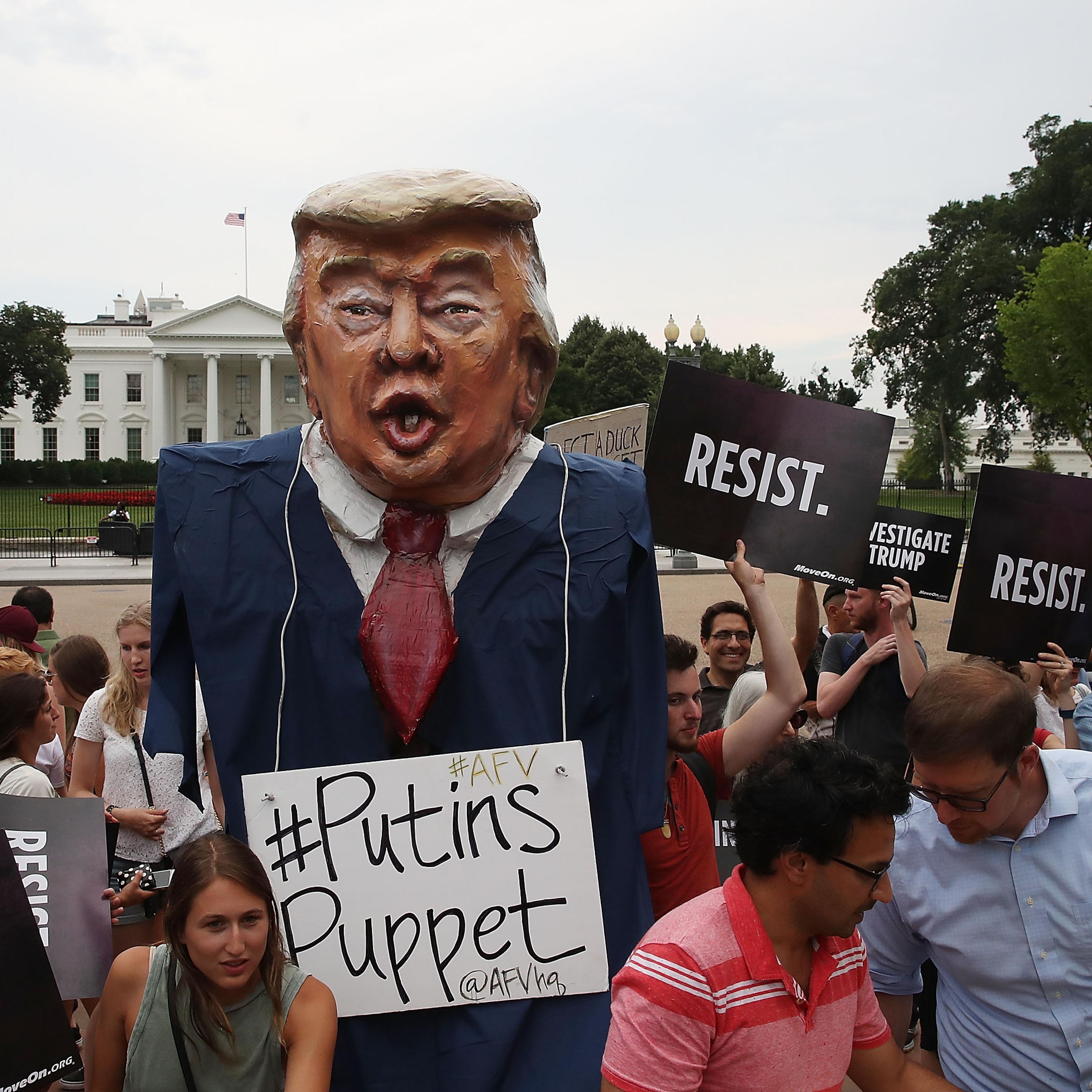 Protesters Outside The White House Demand An Investigation Into Donald Trump Jr.'s Meeting With Russian Lawyer