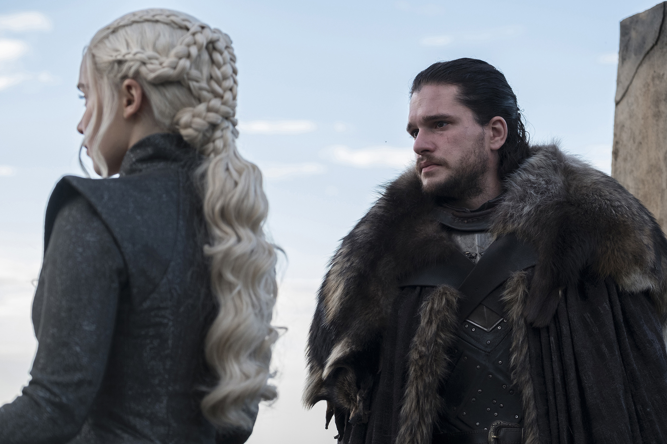 Emilia Clarke and Kit Harington in Game of Thrones