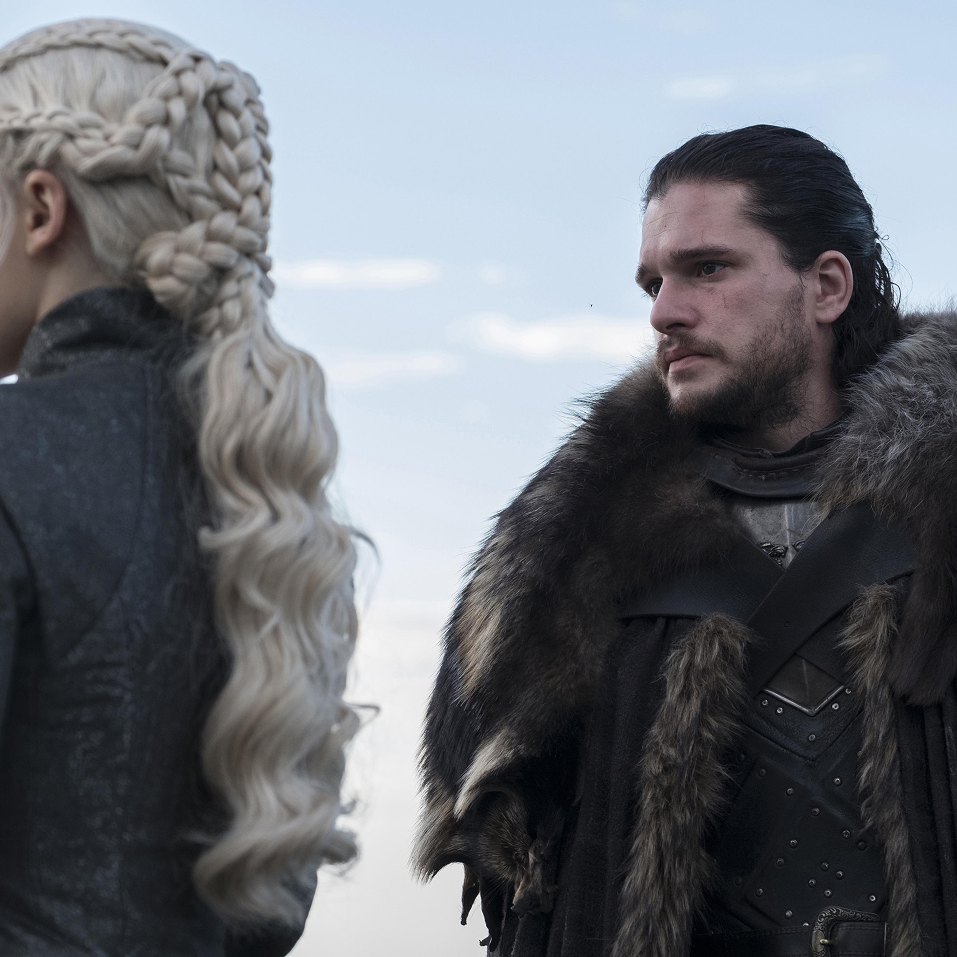 Emilia Clarke and Kit Harington in Game of Thrones