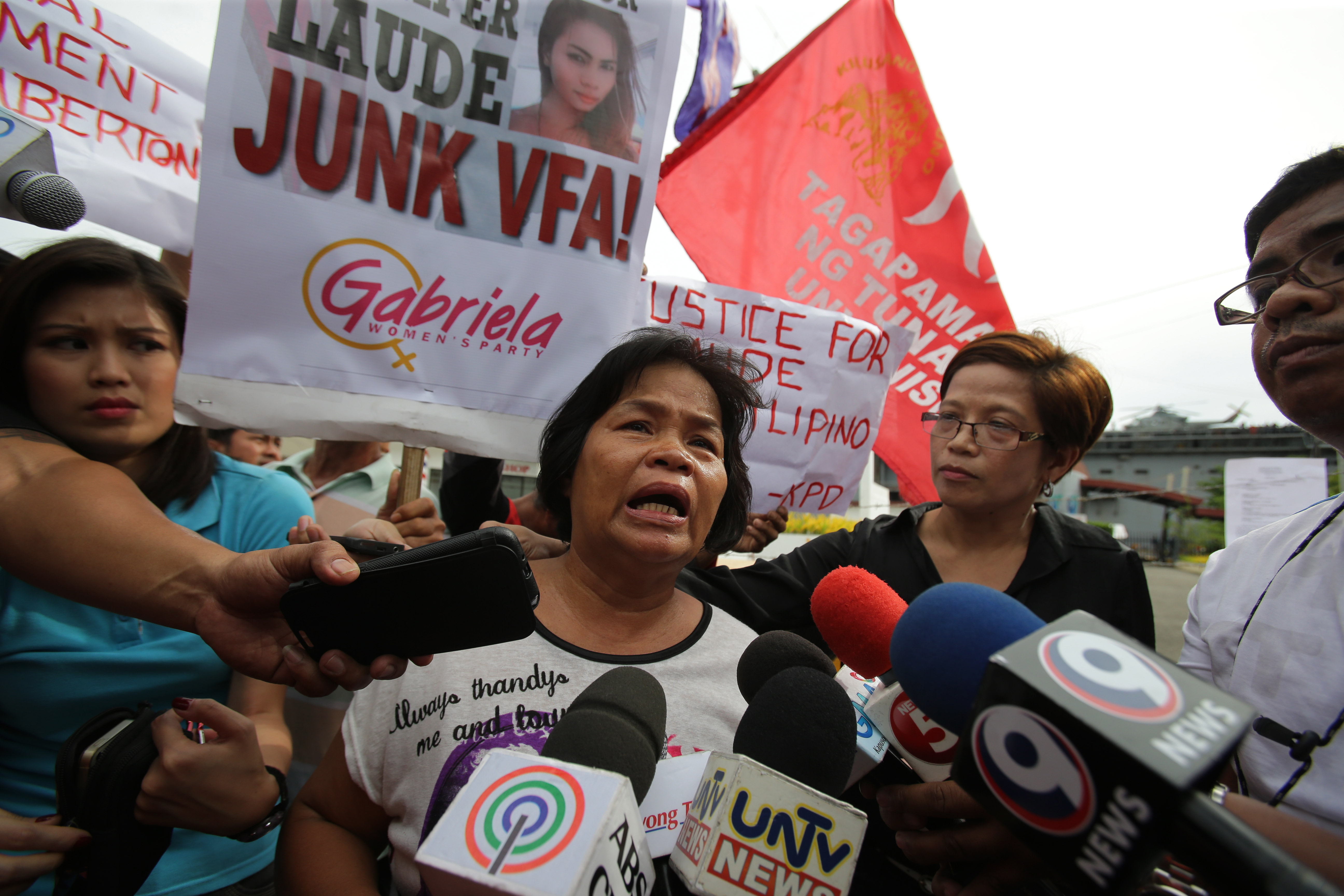 CORRECTION Philippines US Killing