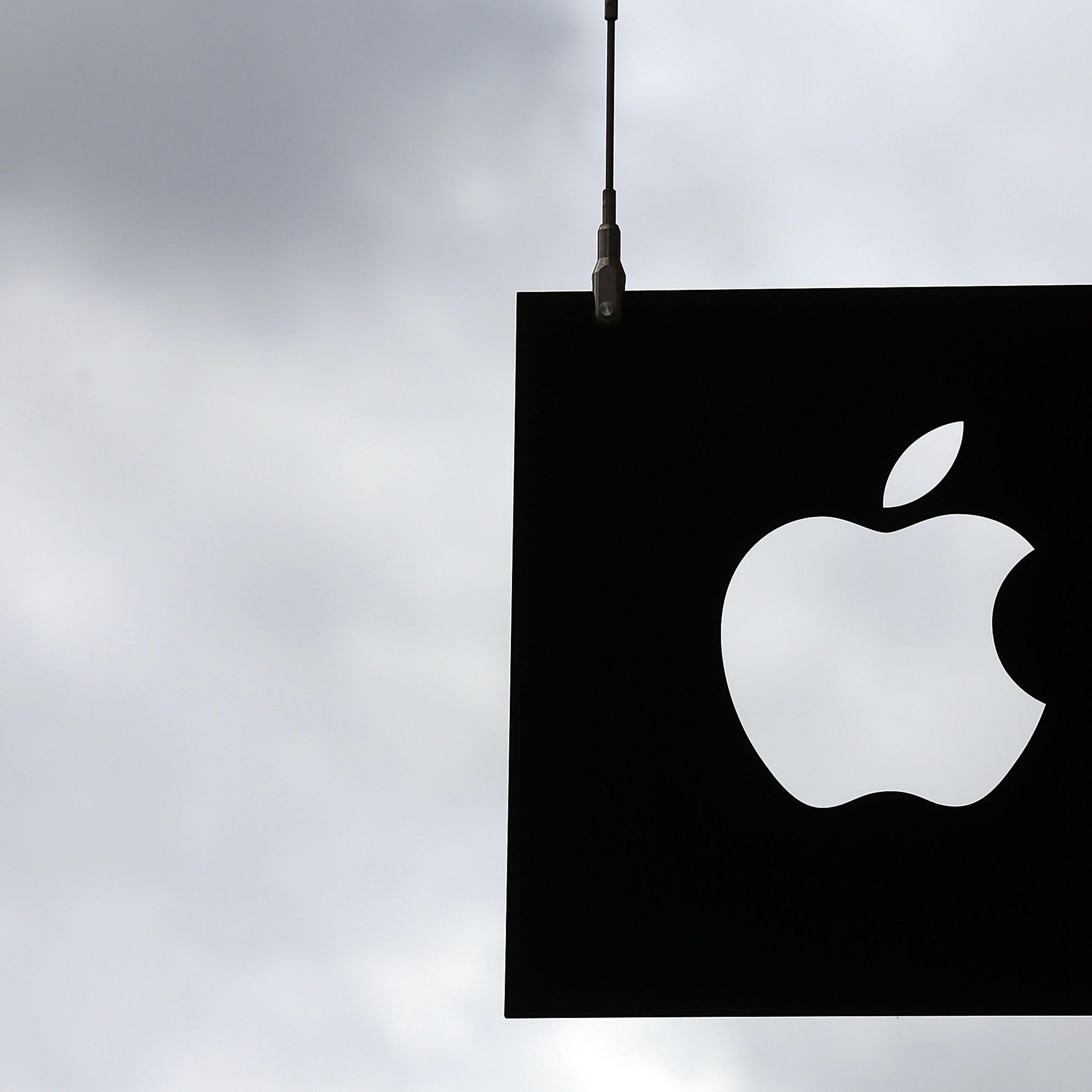 Apple Reports Quarterly Earnings