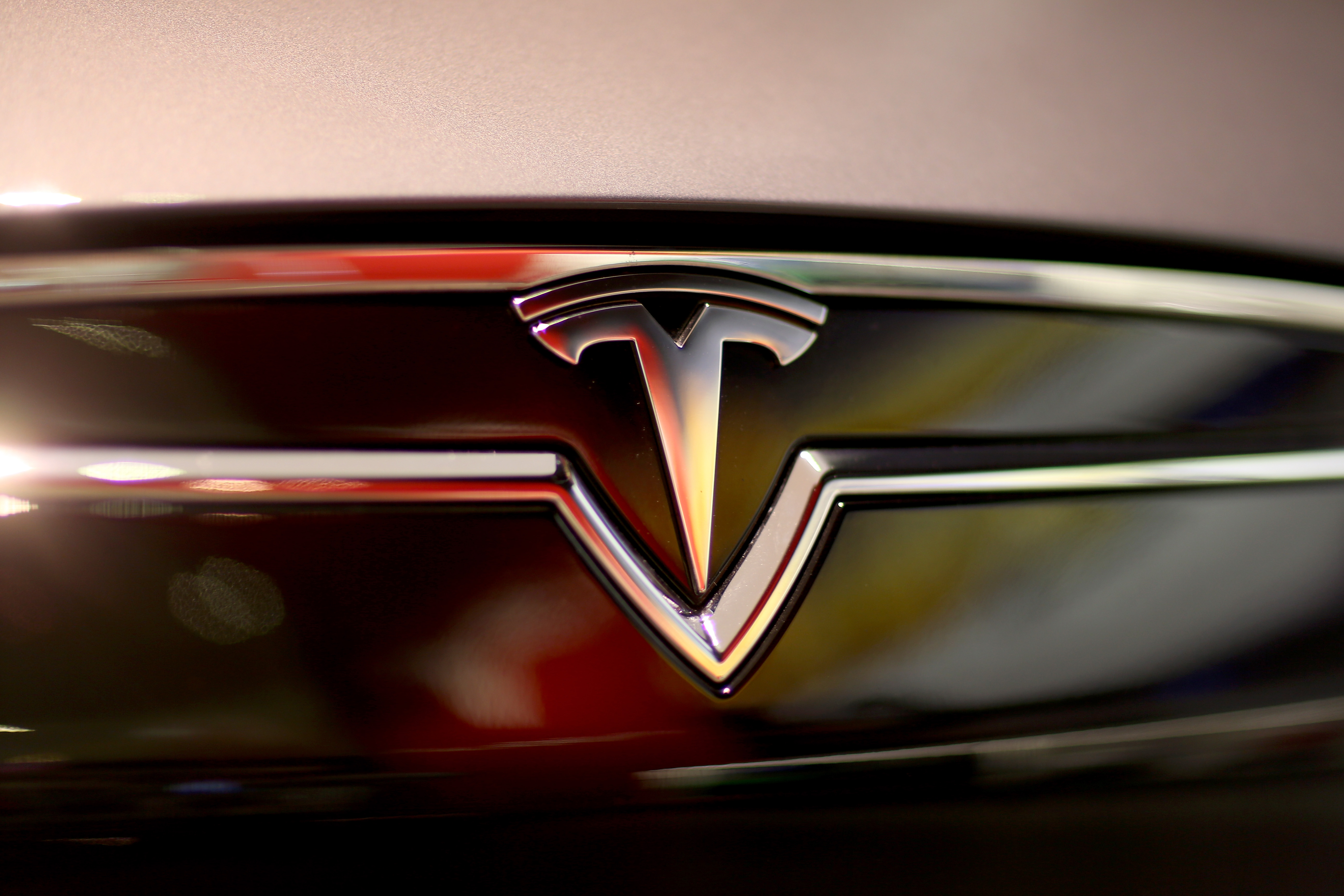 tesla hiring 4500 new employees