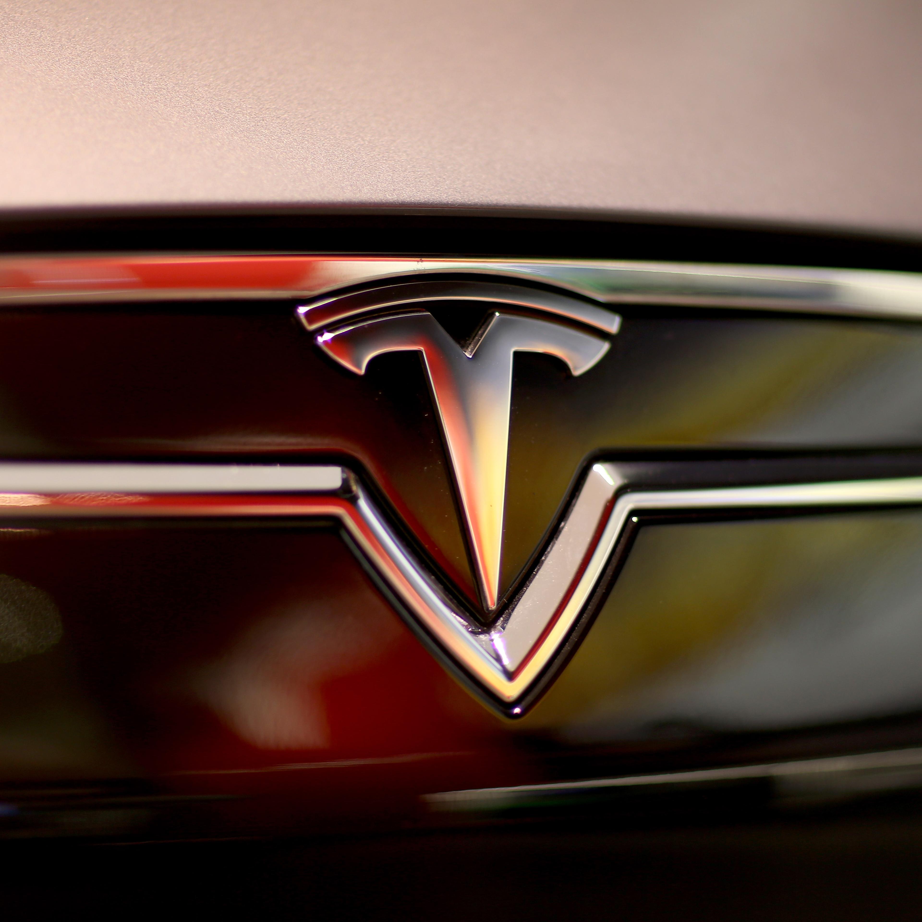 tesla hiring 4500 new employees