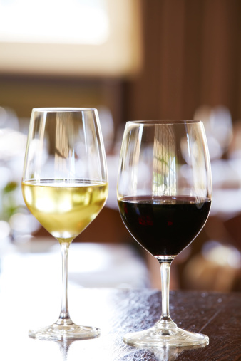 glasses-white-red-wine