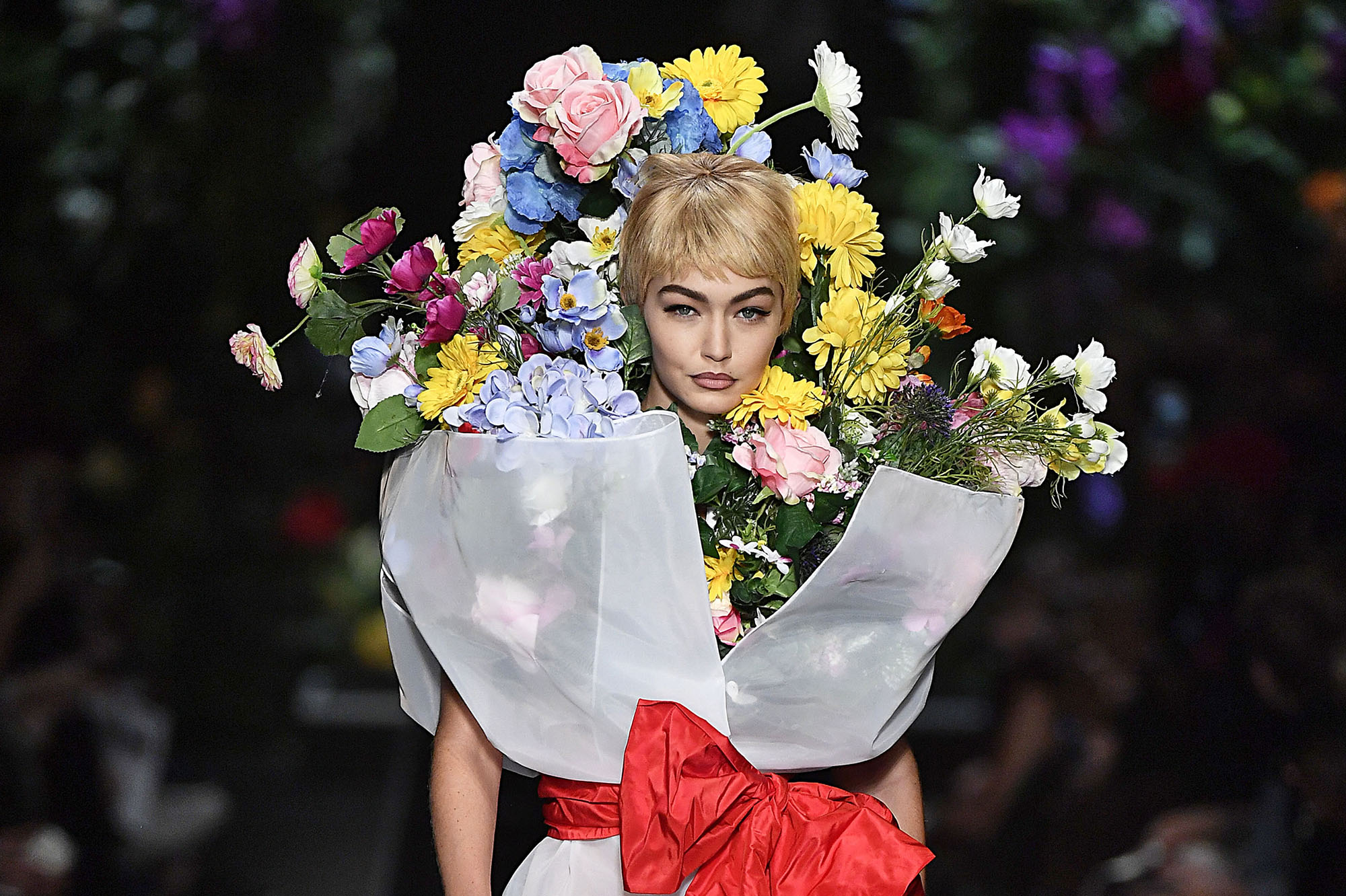 moschino runway bouquet dress just running errands in my lil bouquet 2018 Moschino Runway Couture Dress # moschino #couture #ottd