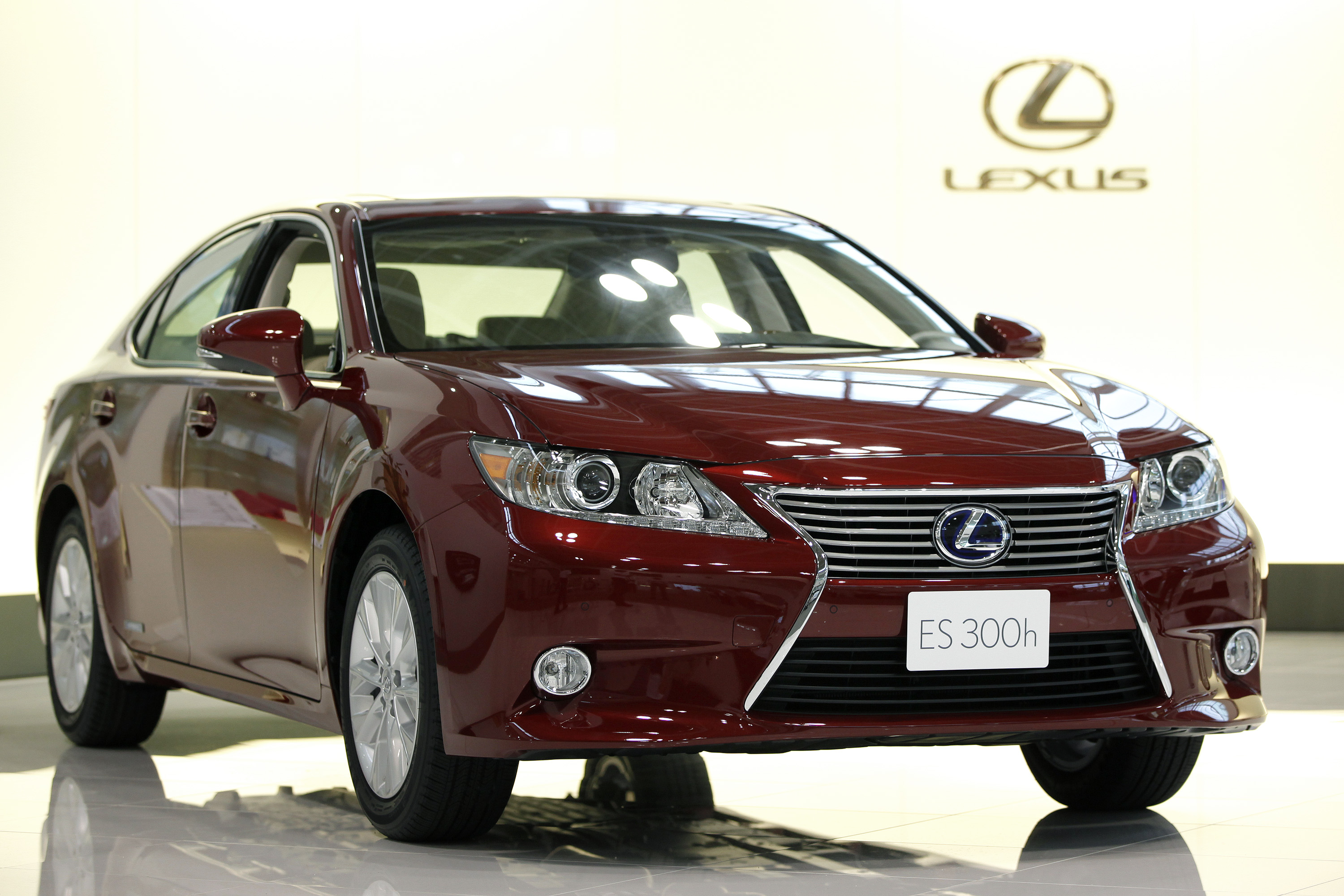 A Toyota Motor Corp. Lexus ES300h sedan is displayed in the visitor's center at Toyota Motor Kyushu Inc.'s Miyata plant in Miyawaka City, Fukuoka Prefecture, Japan, on Friday, July 6, 2012.