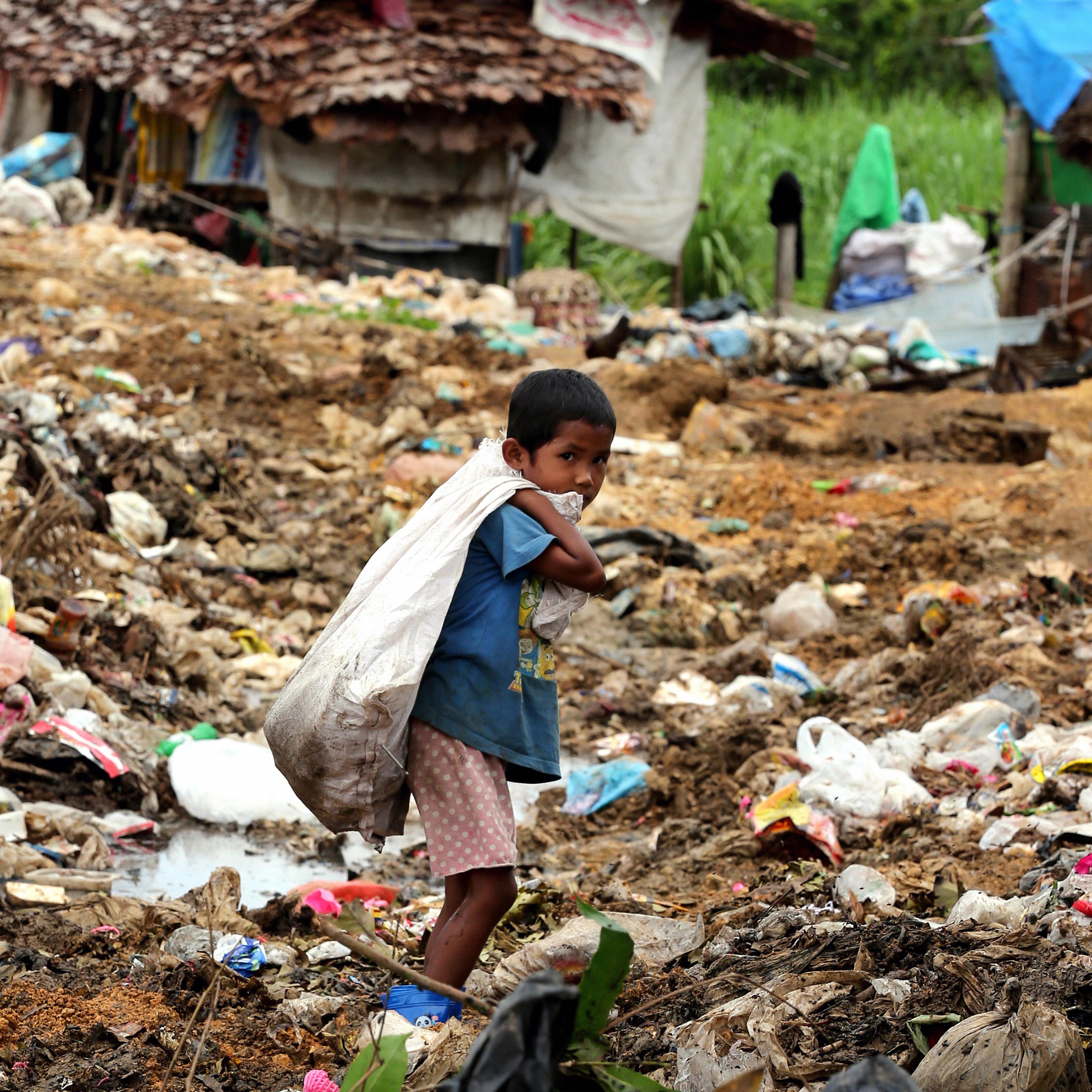 Illegal Myanmar Immigrants Make Living In Rubbish Field in Thailand