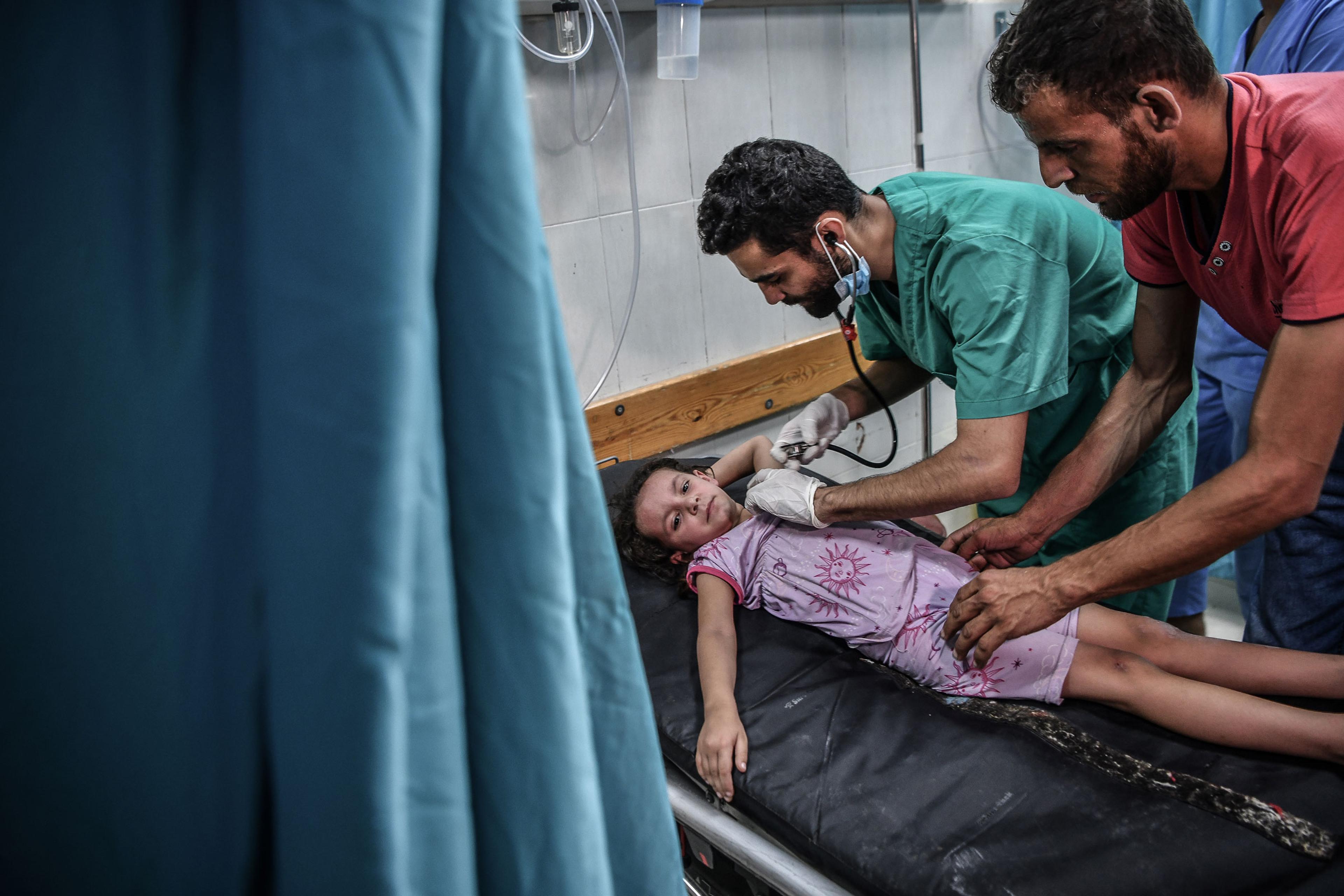 An injured child receives treatment at the Nasser Hospital