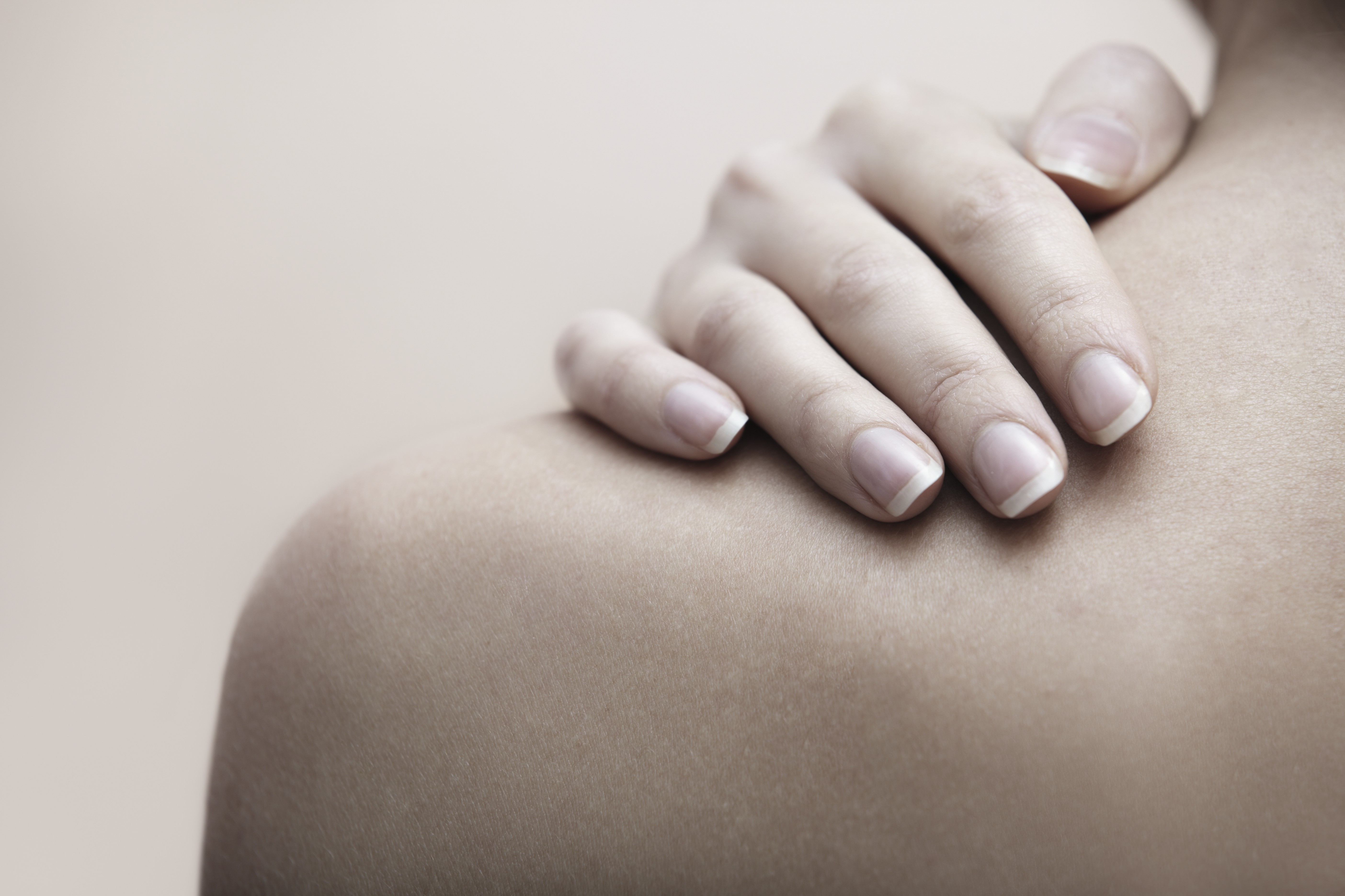 woman-holding-shoulder