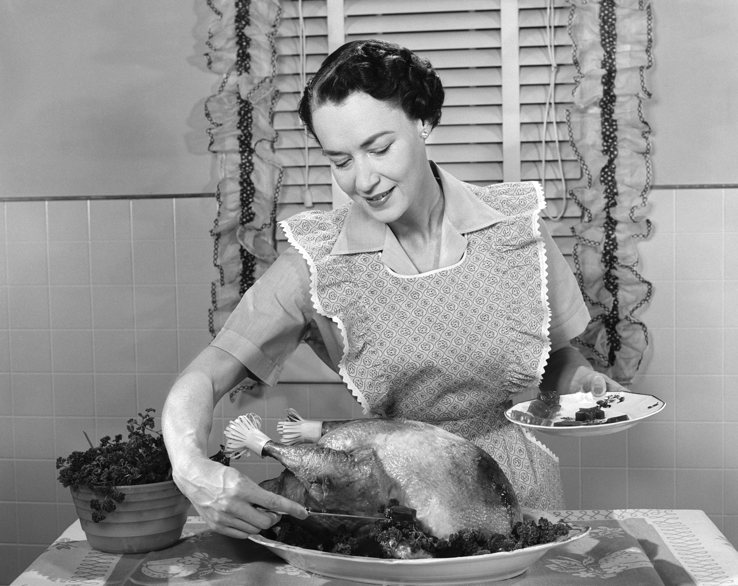 1950s WOMAN IN APRON...