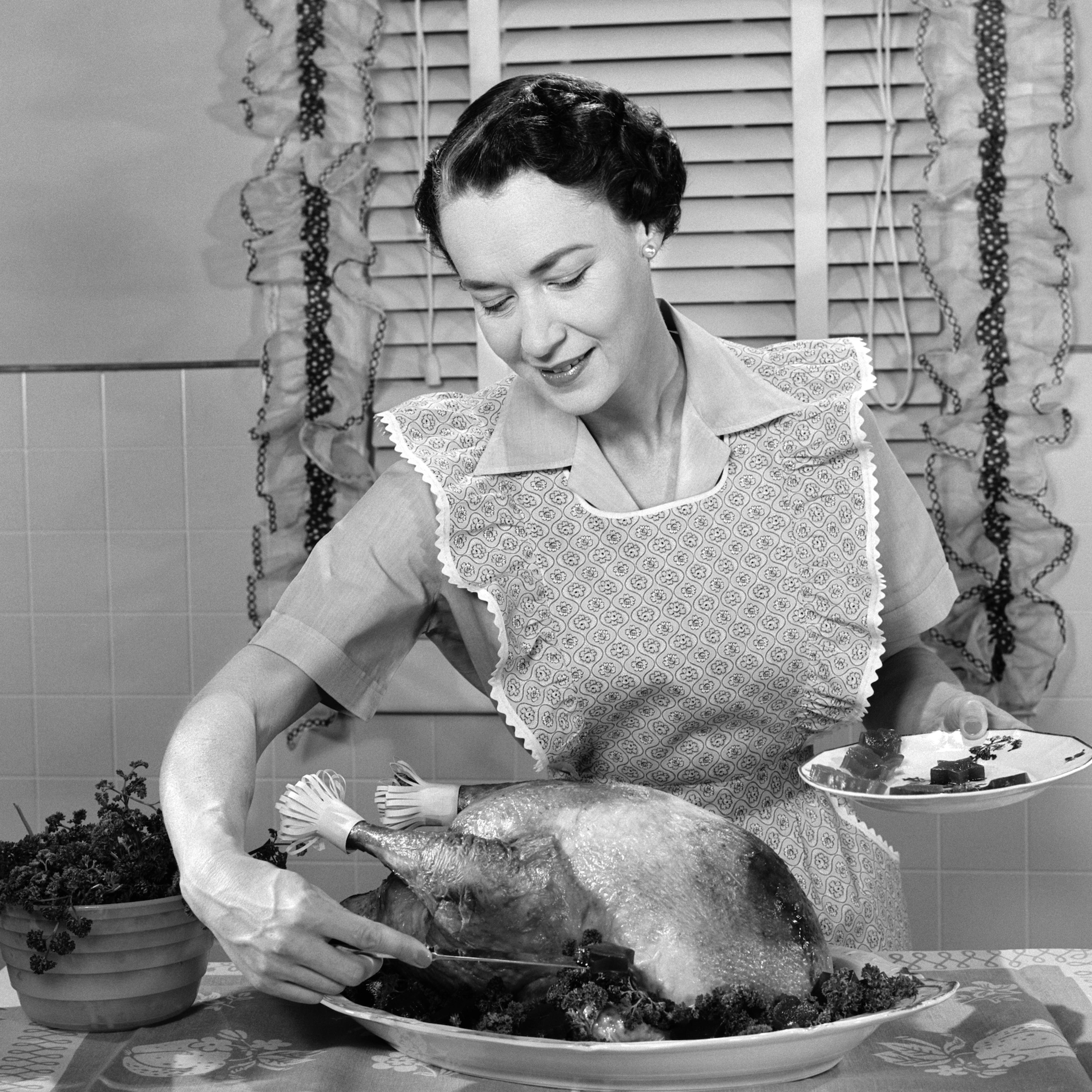 1950s WOMAN IN APRON...