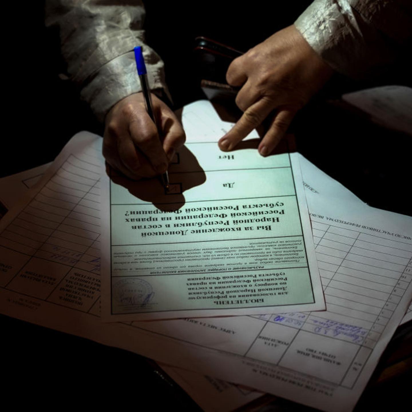 Voting begins in controversial Ukraine referendums