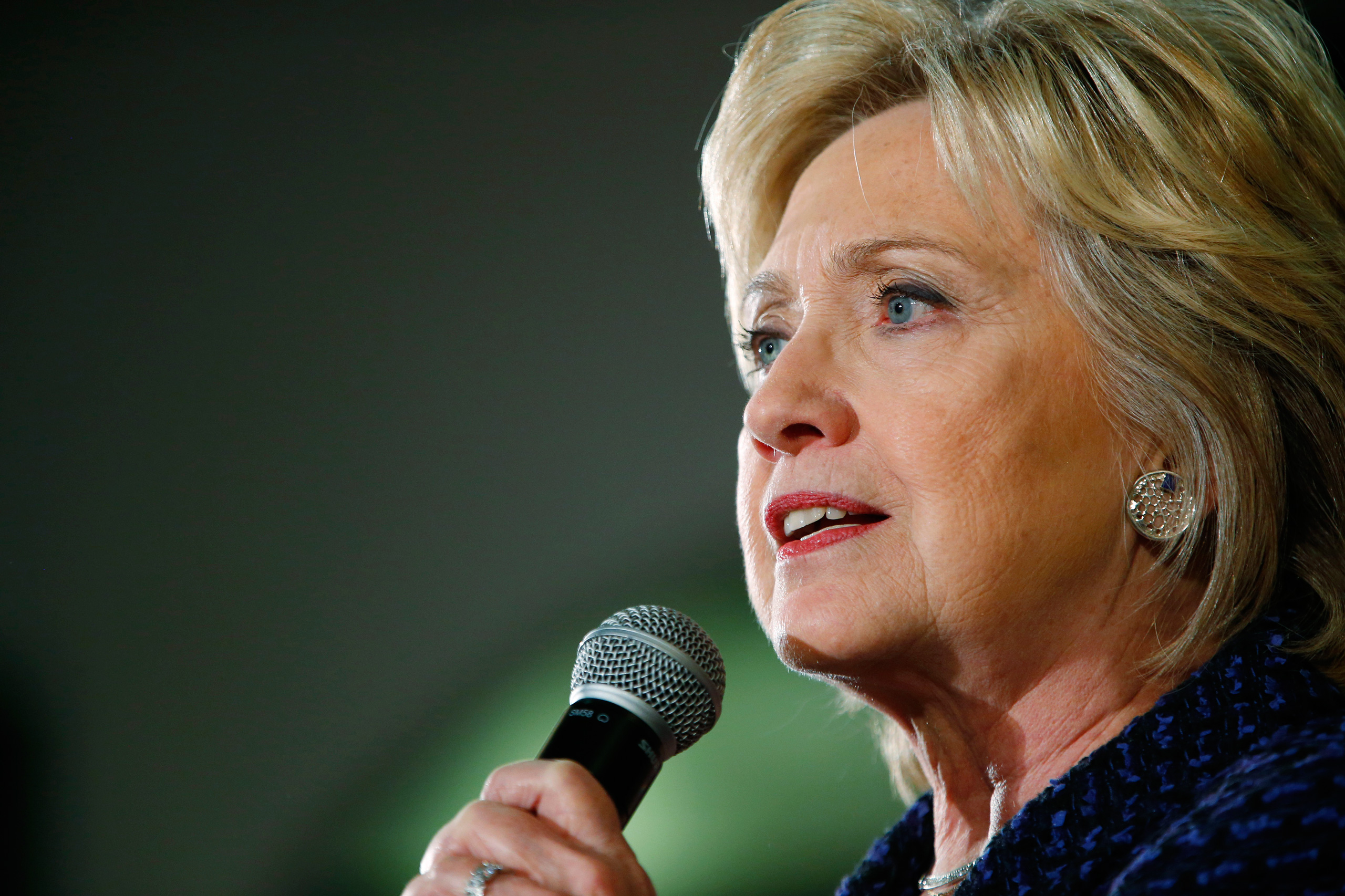 U.S. Democratic presidential candidate Hillary Clinton addresses supporters at the Electric Park Ballroom in Waterloo, Iowa January 11, 2016. REUTERS/Aaron P. Bernstein - RTX21X9X