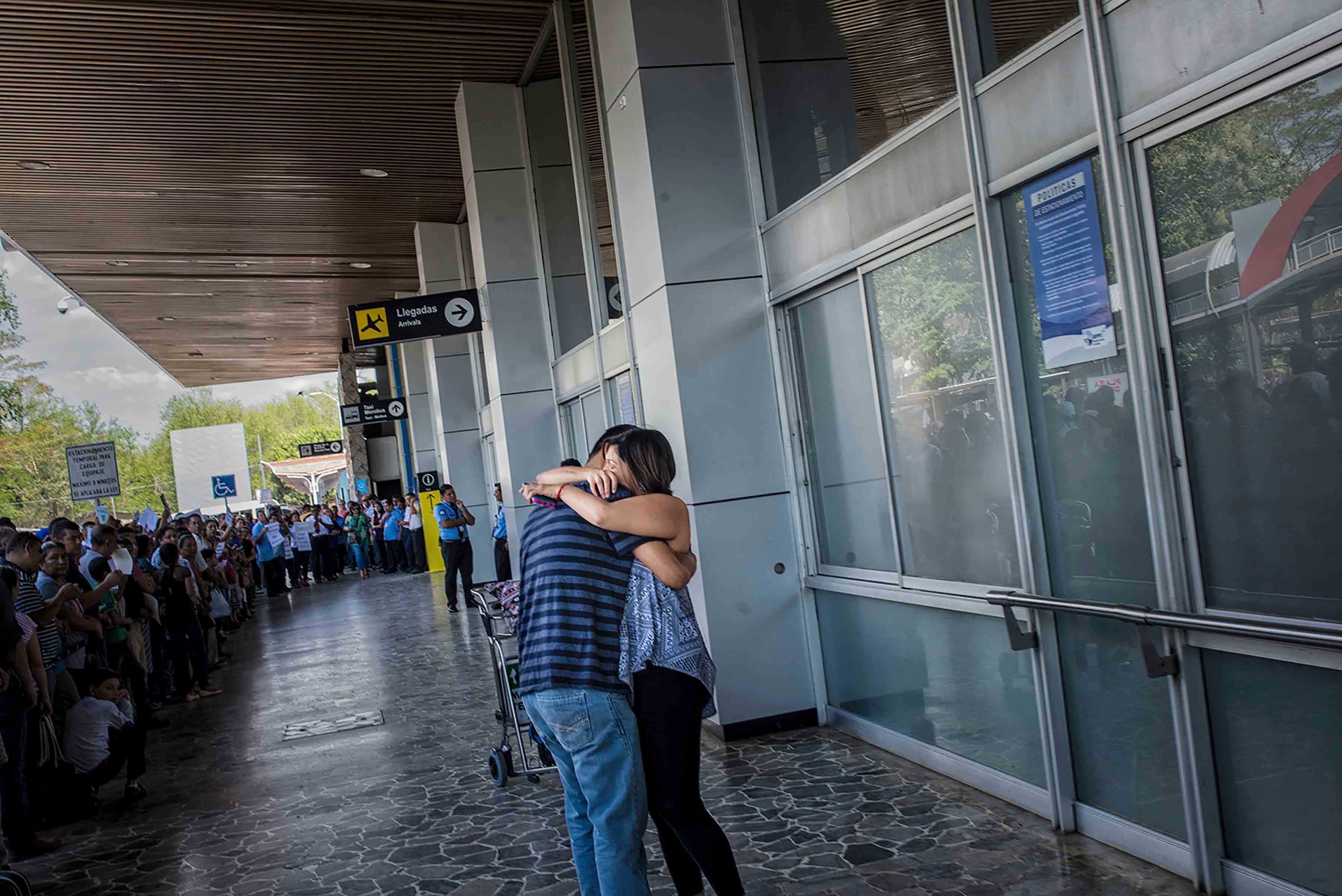 salvadorans ban, president trump, invert american promise