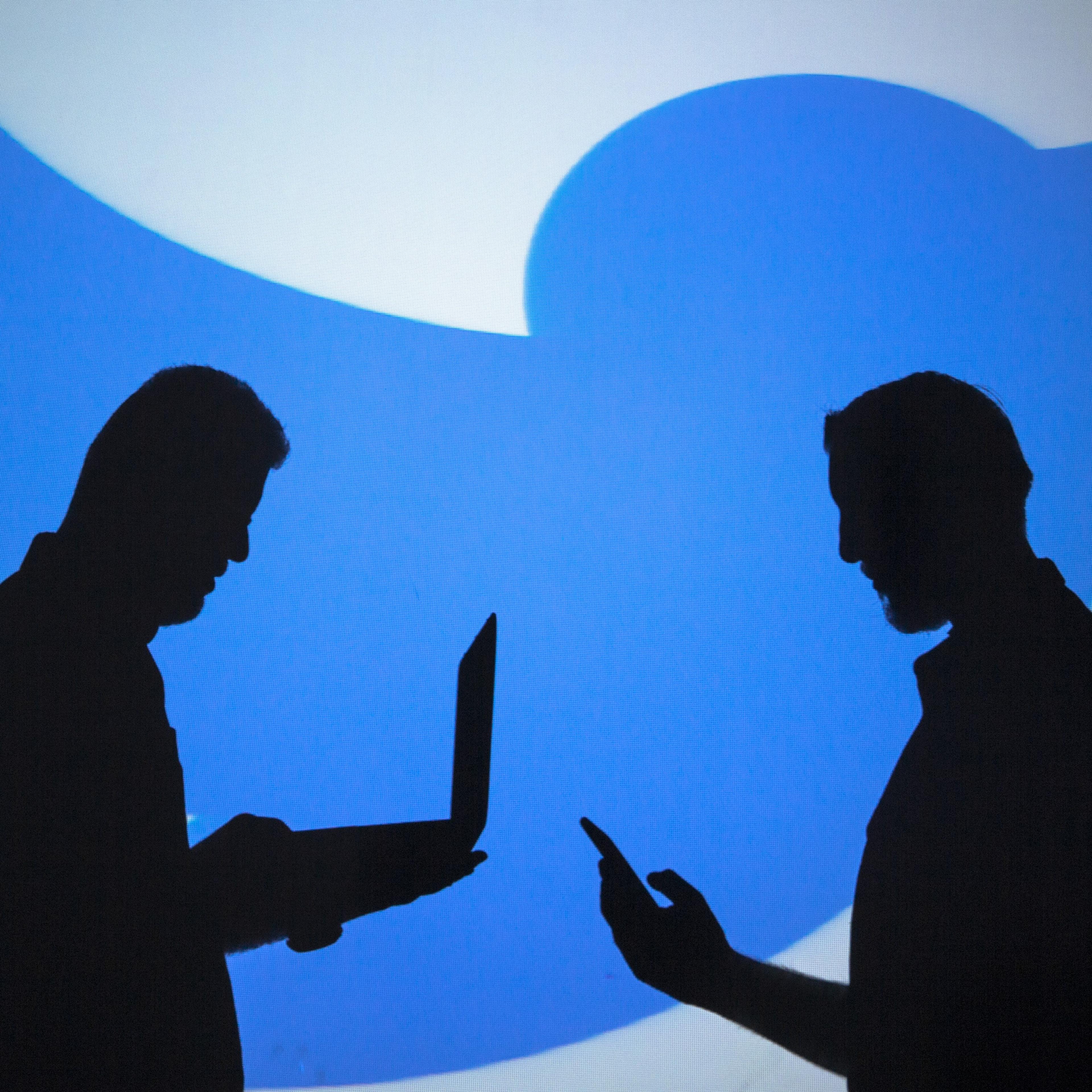 'Twitter' online news and social networking service application