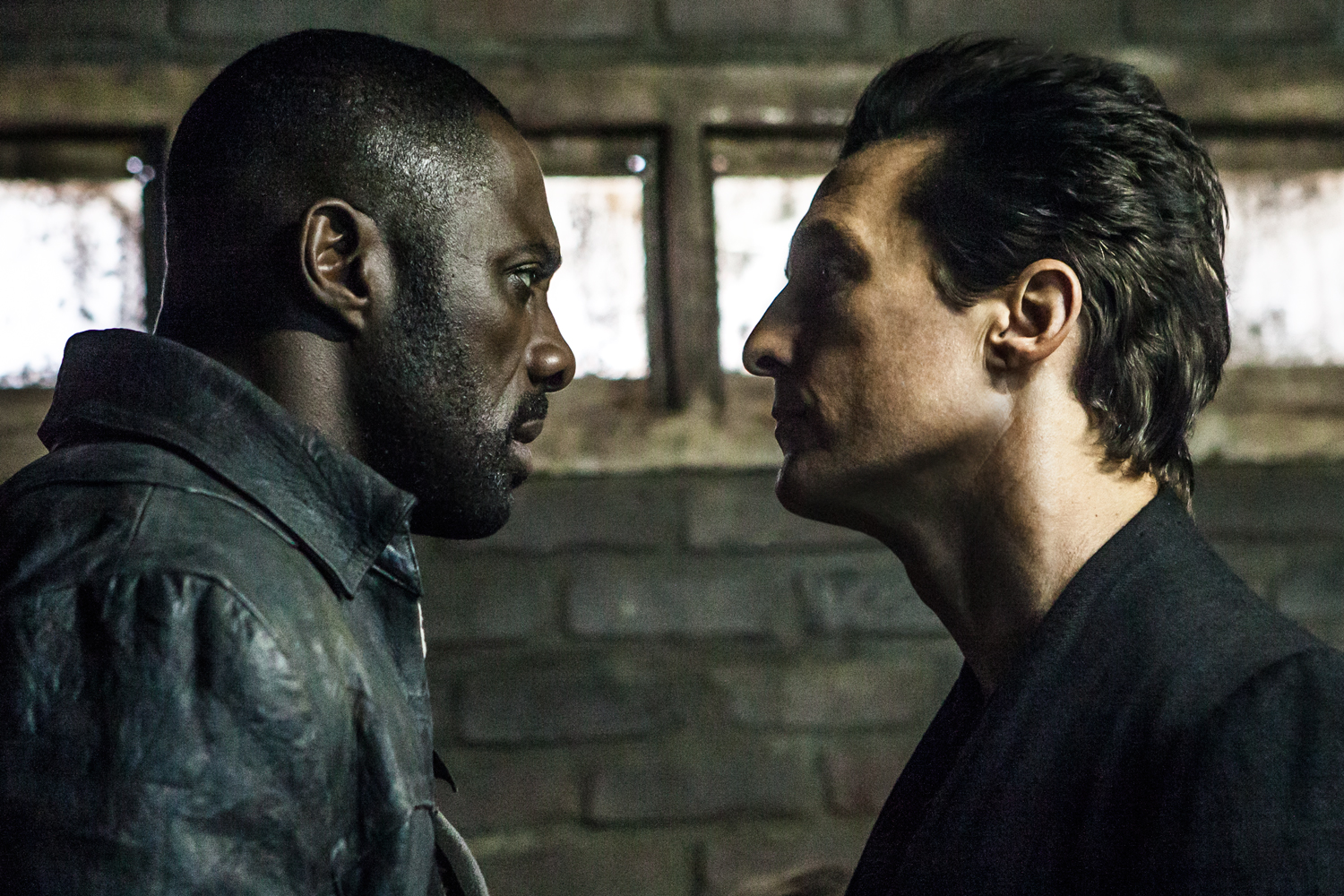 (L-R) Idris Elba and Matthew McConaughey in <i>The Dark Tower</i>