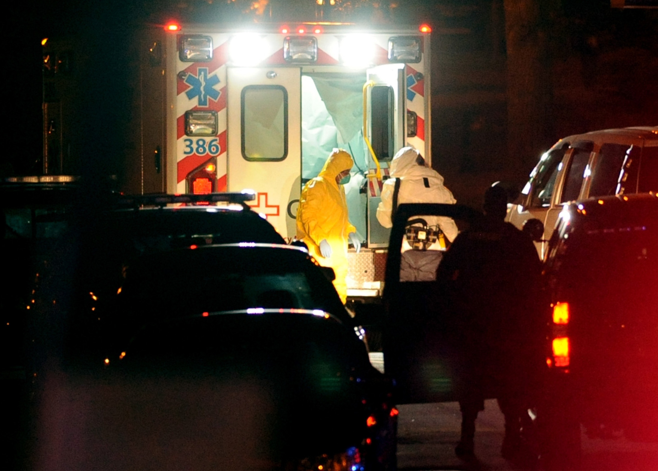 Texas nurse Amber Vinson (L) steps from an ambulance at Emory University Hospital in Atlanta
