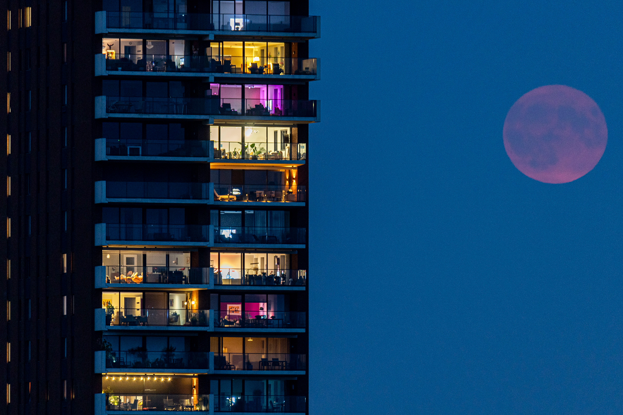 See the Rare Super Blue Moon in Photos