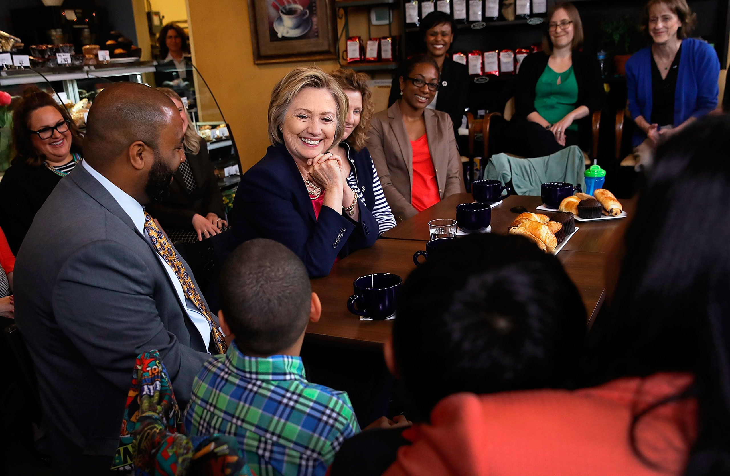 Clinton meets with voters on May 9 at Mug’n Muffin bakery in Aldie, Va.