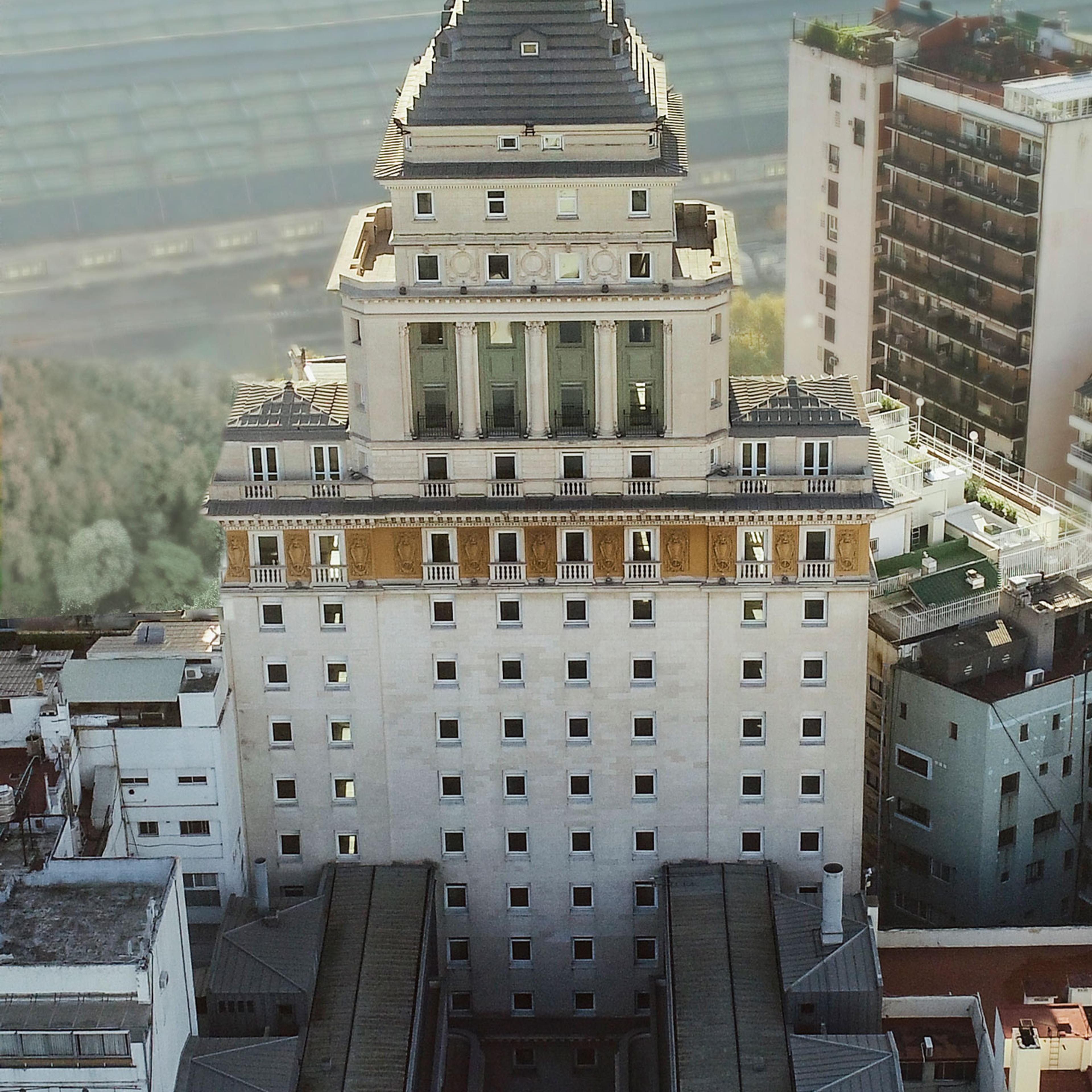 The historic Edificio Mihanovich, now Casa Lucia