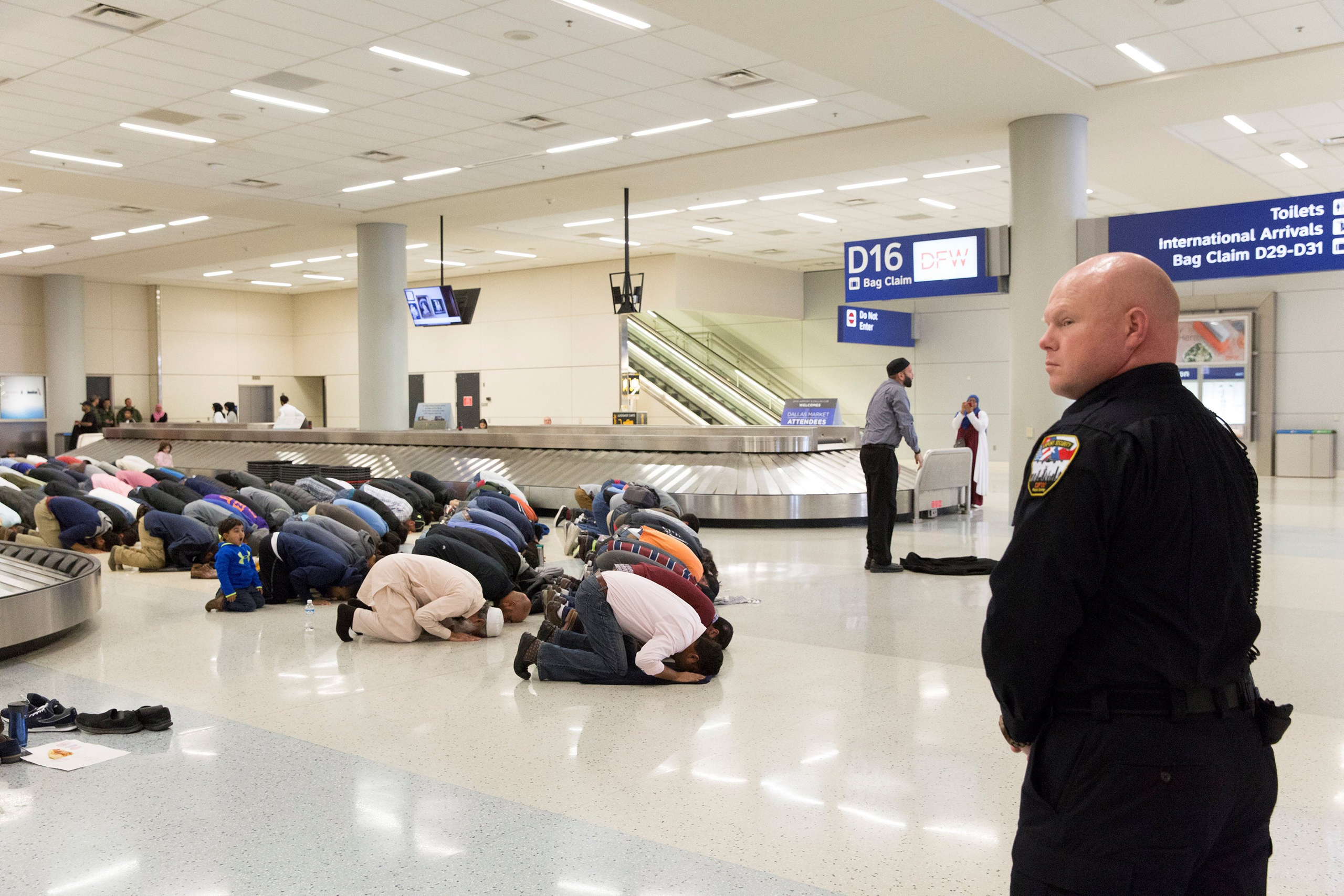 immirgration-ban-texas-airport-laura-buckman-trump